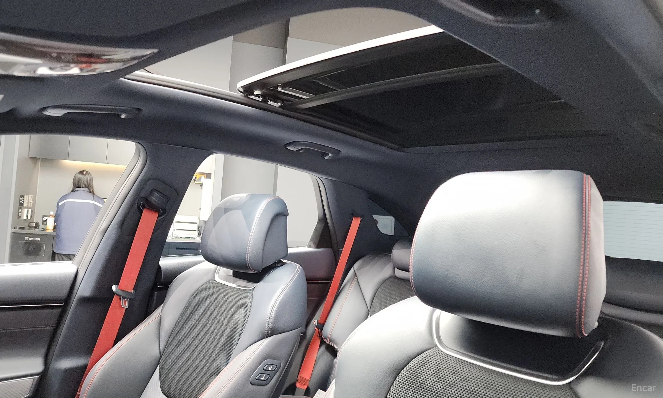 Genesis GV70 превью 17