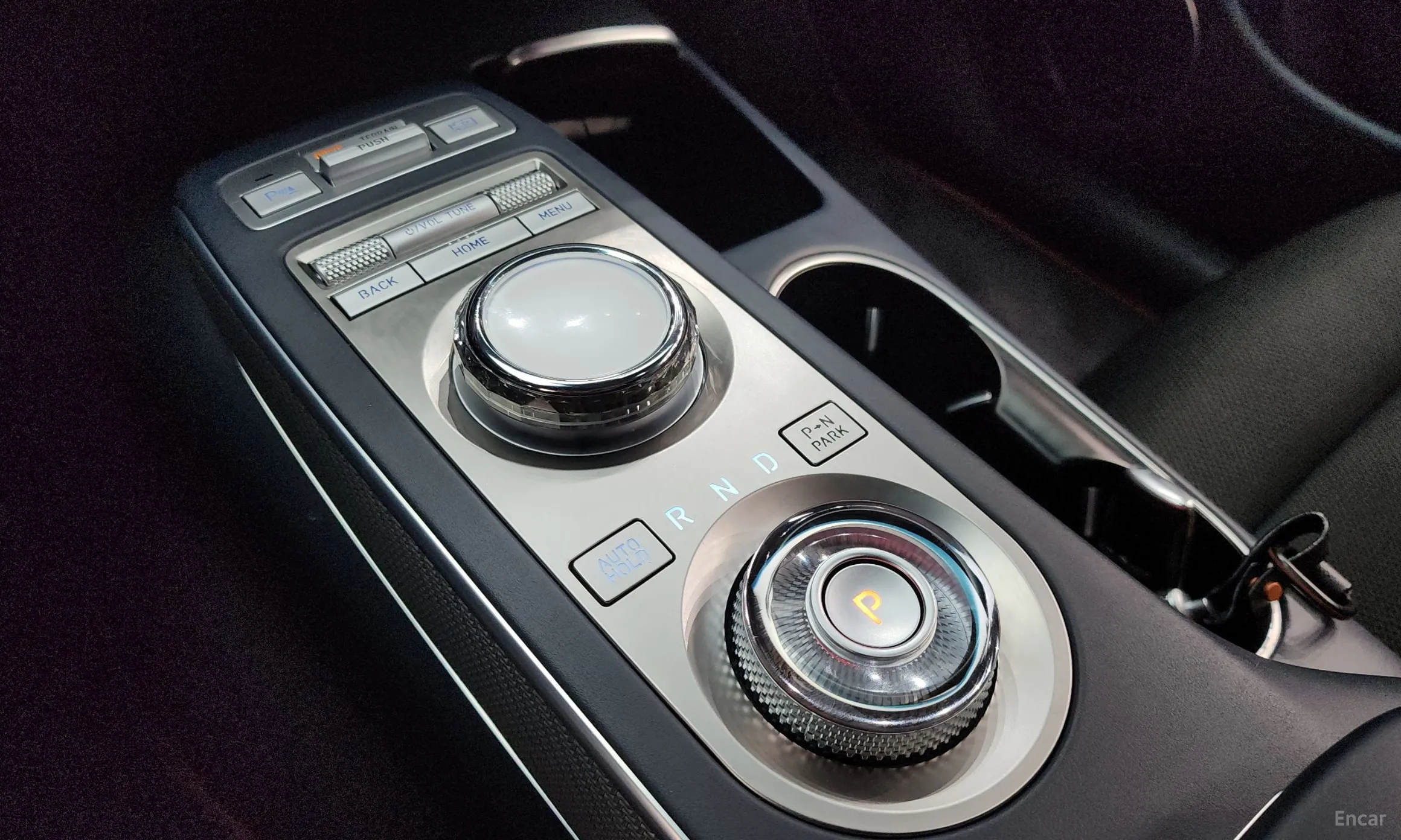 Genesis GV70 превью 9