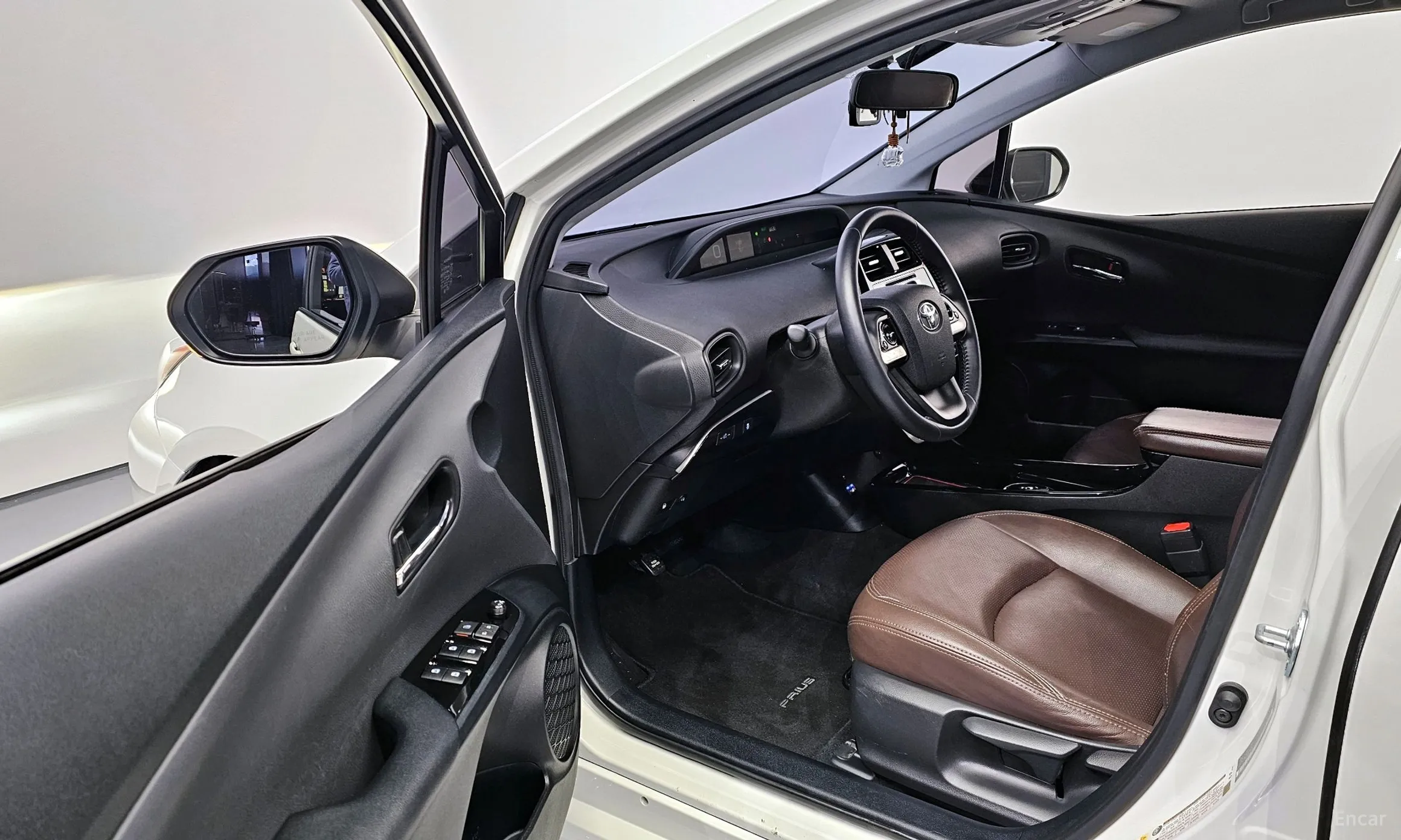 Toyota Prius 4th Generation превью 11