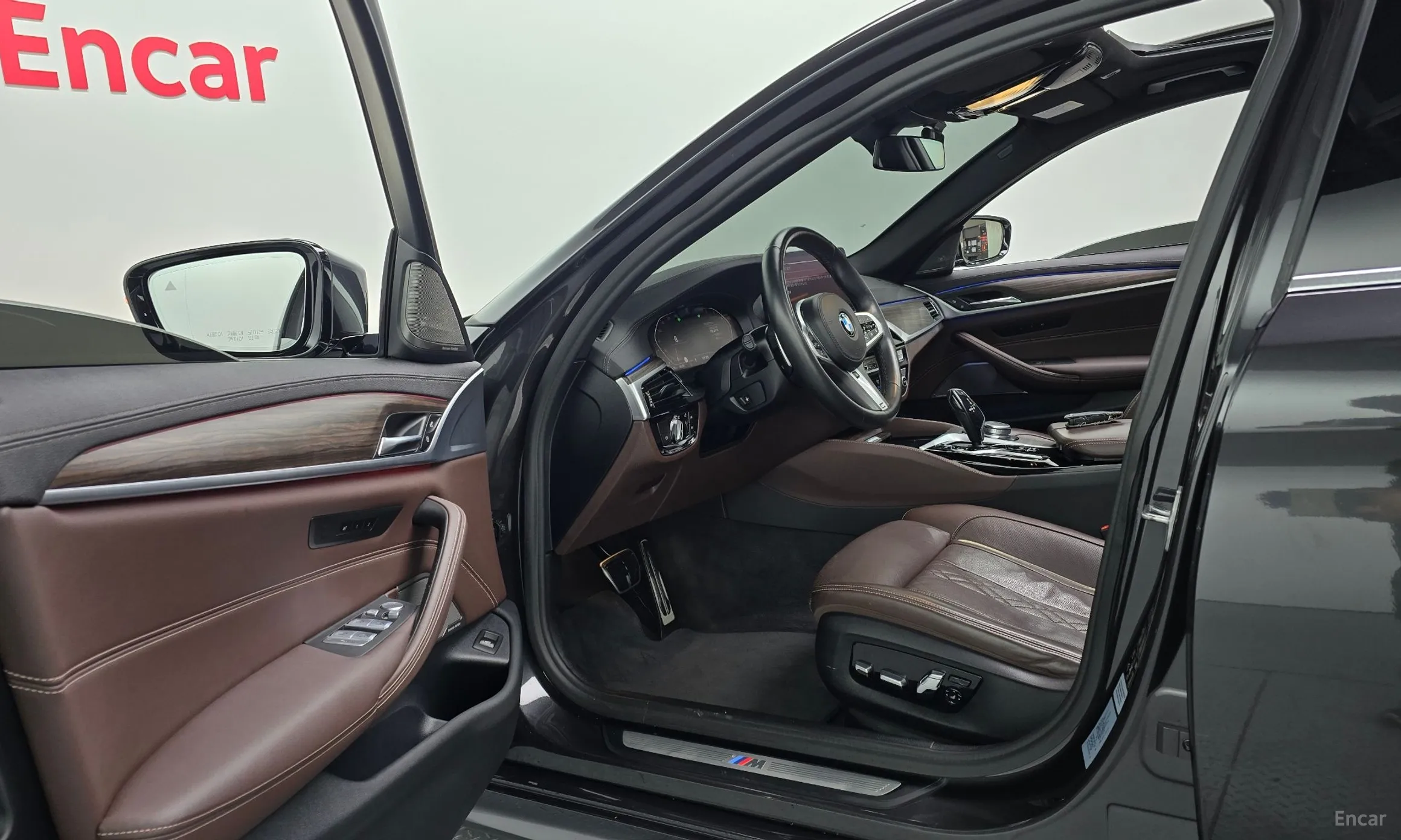 BMW 5 Series (G30) превью 10