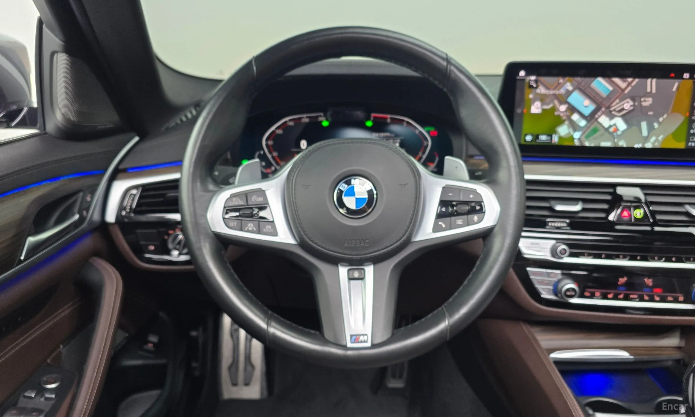 BMW 5 Series (G30) превью 13