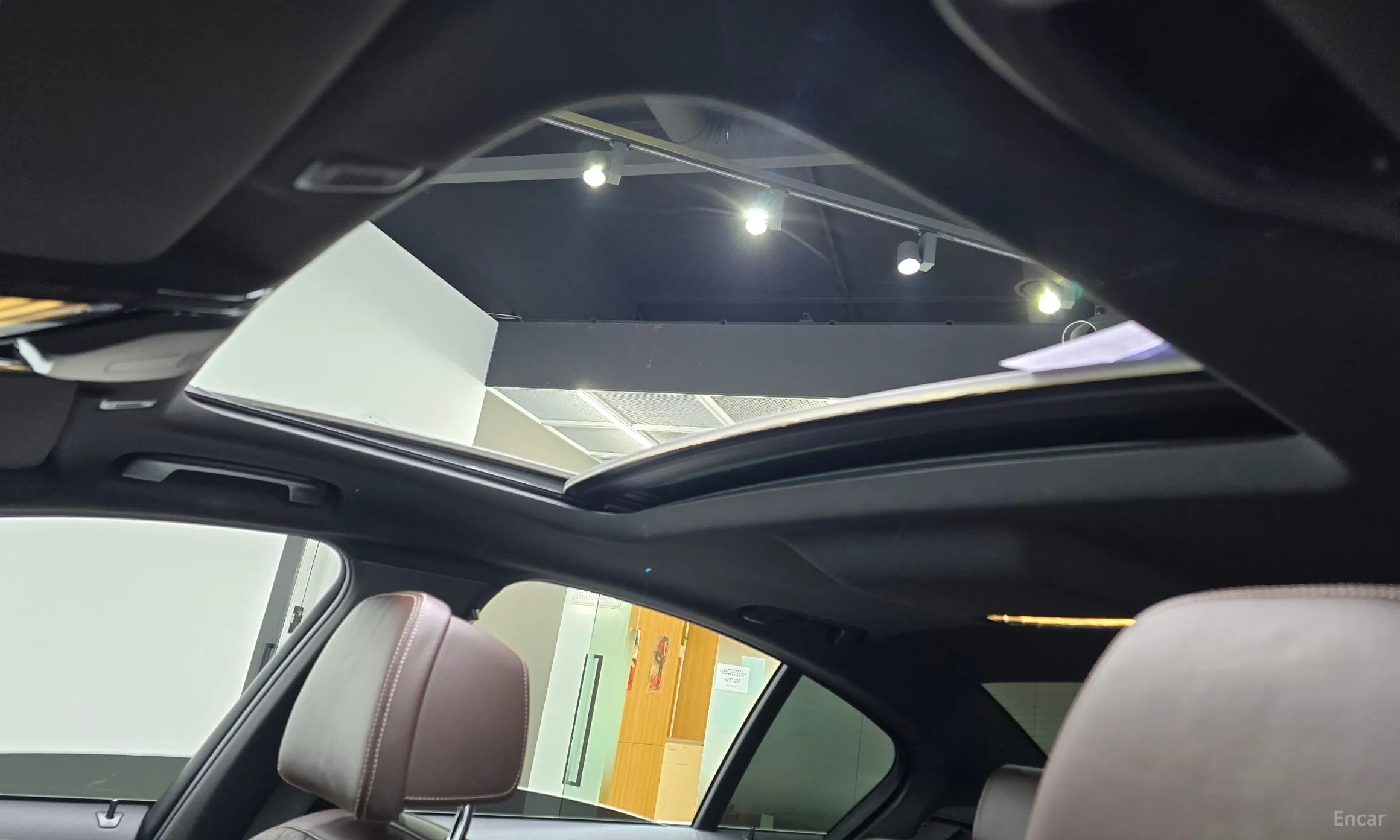 BMW 5 Series (G30) превью 18