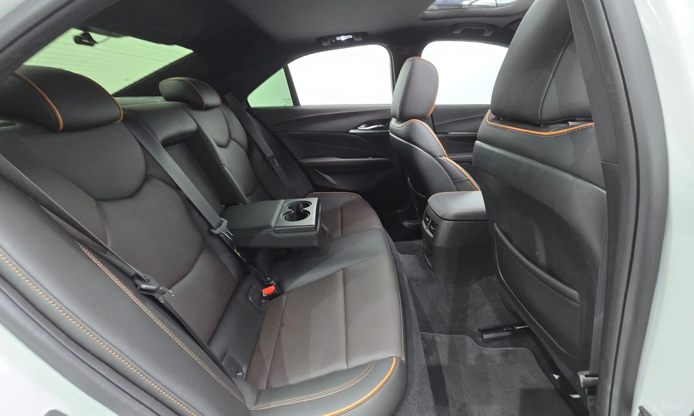 Cadillac CT4 превью 12