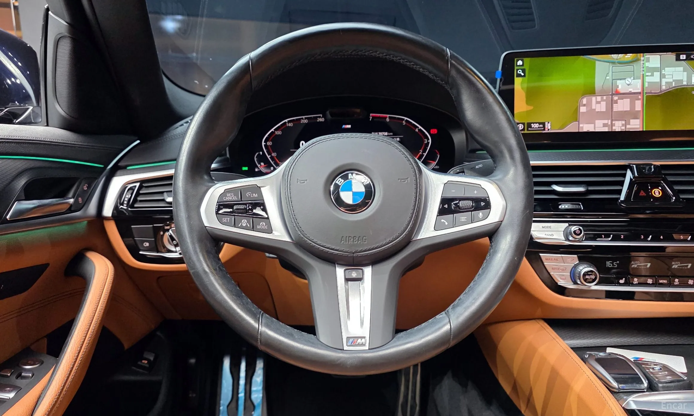 BMW 5 Series (G30) превью 13