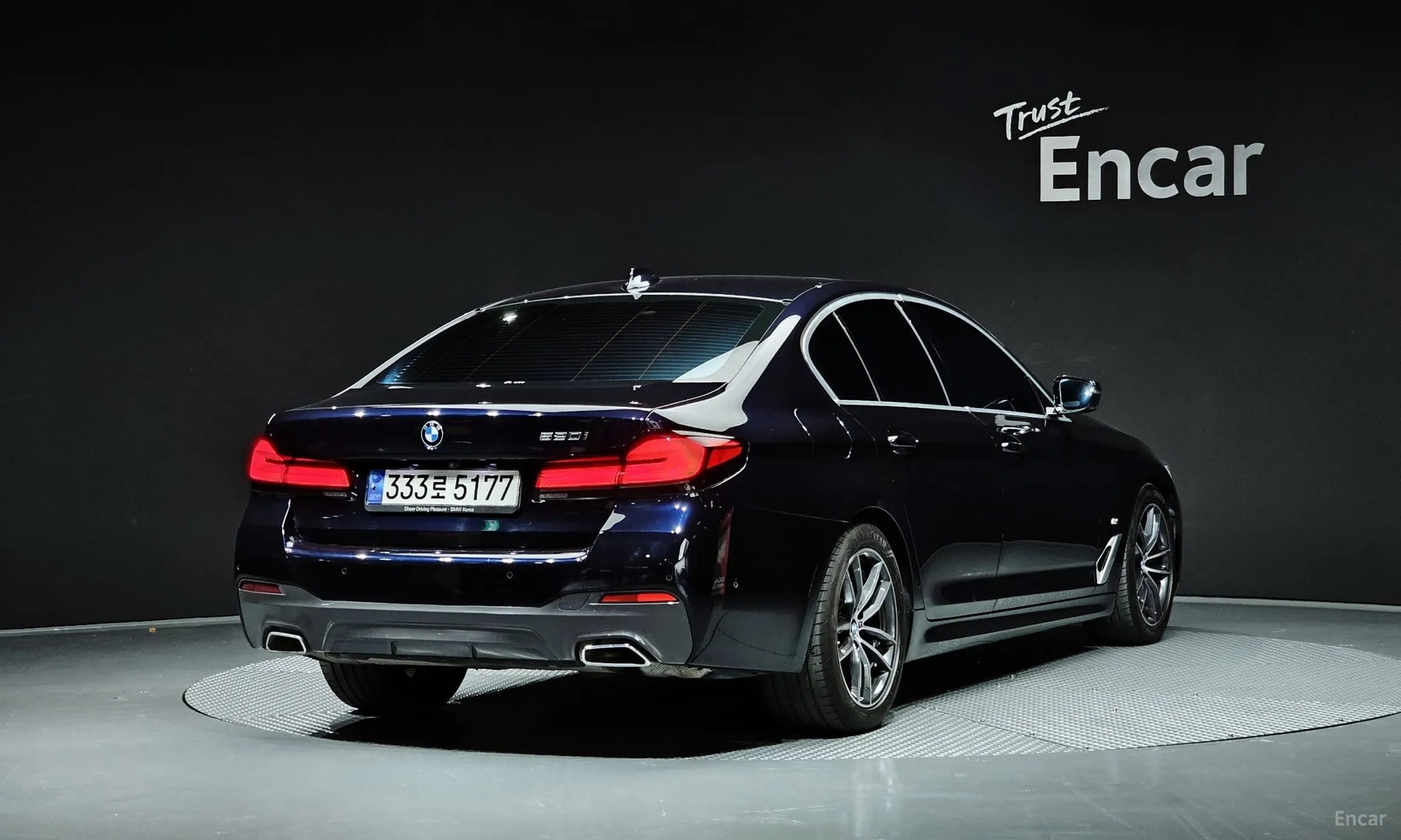 BMW 5 Series (G30) превью 2