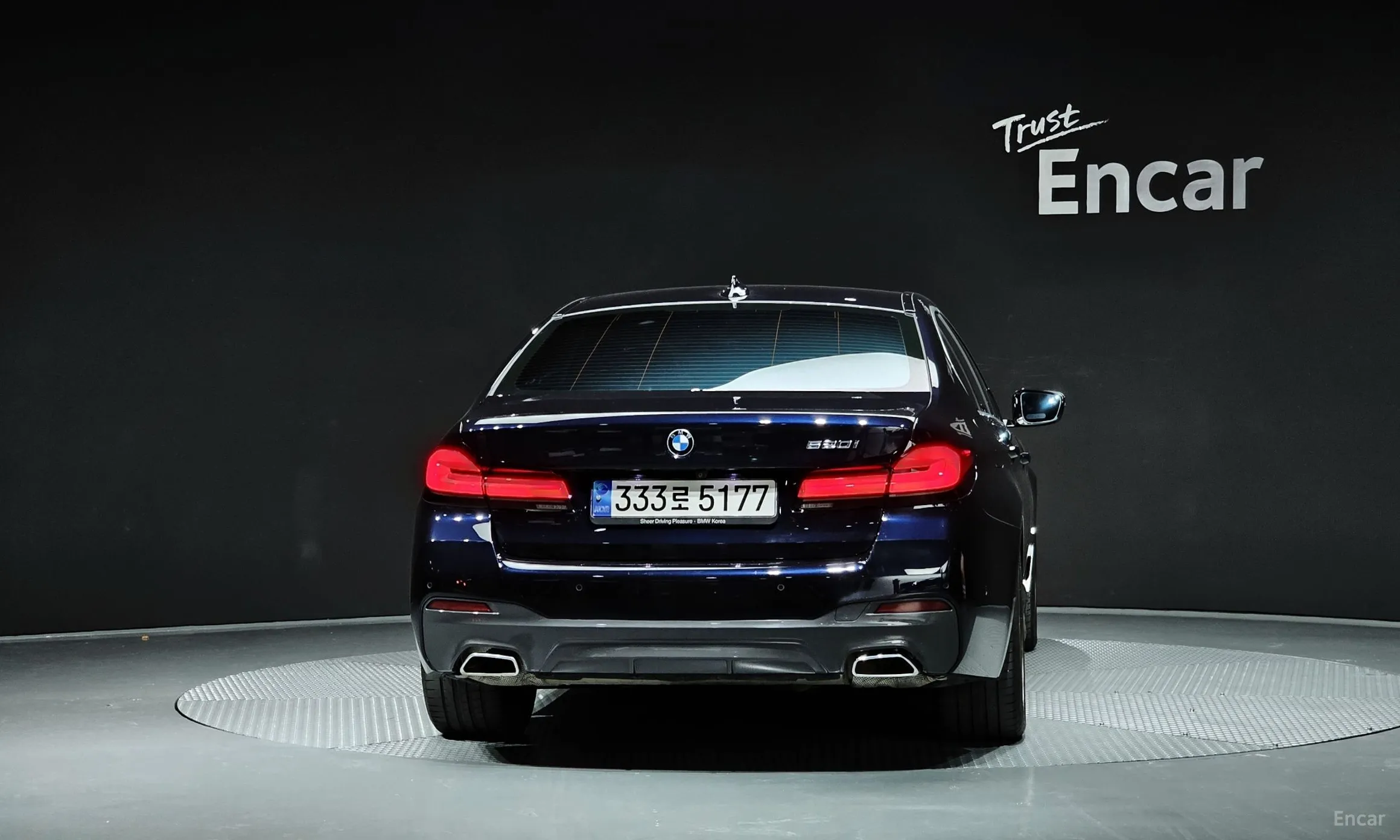 BMW 5 Series (G30) превью 4