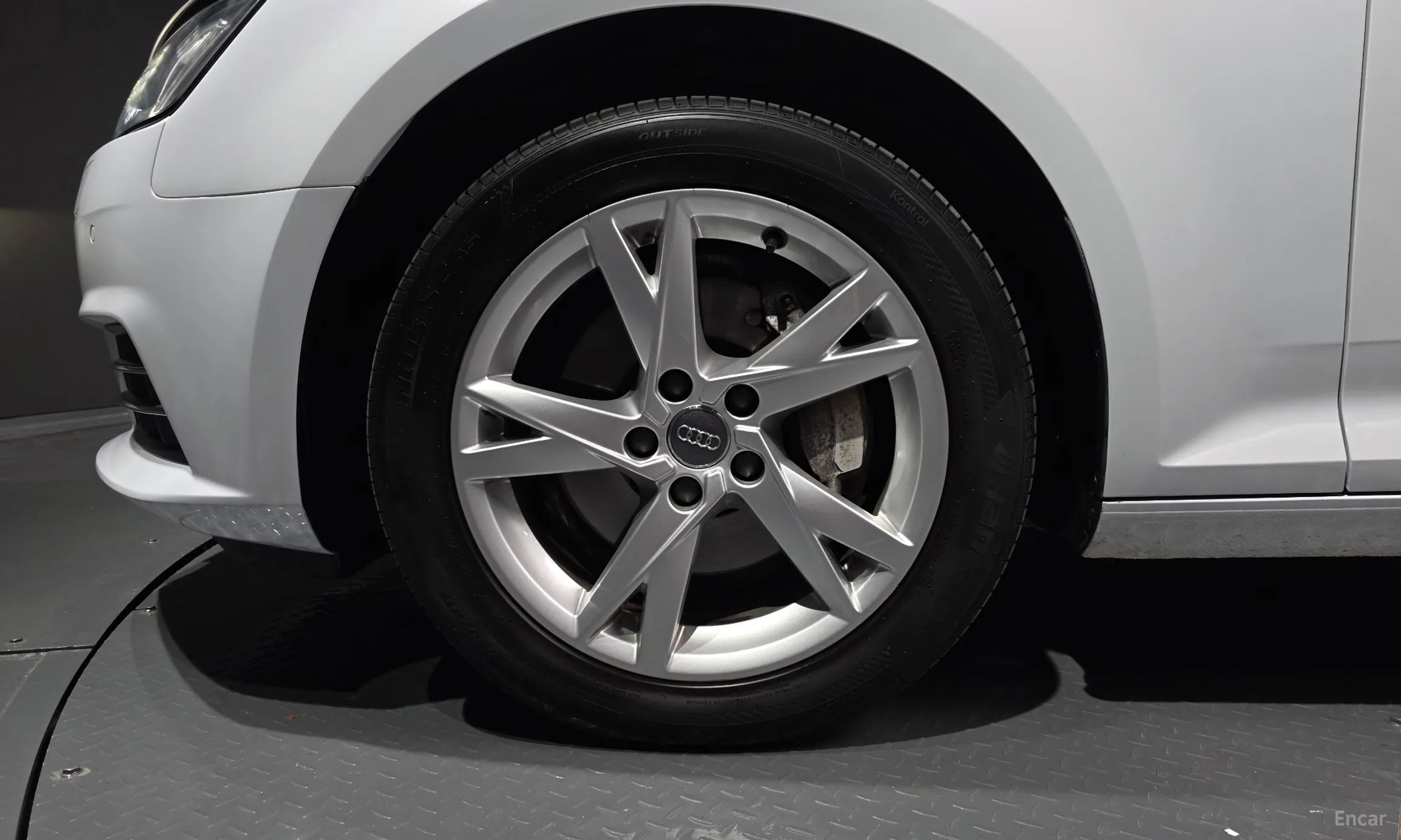 Audi A4 (B9) превью 5