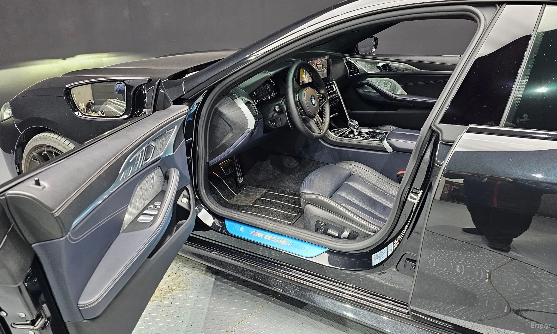 BMW 8-series (G15) превью 10