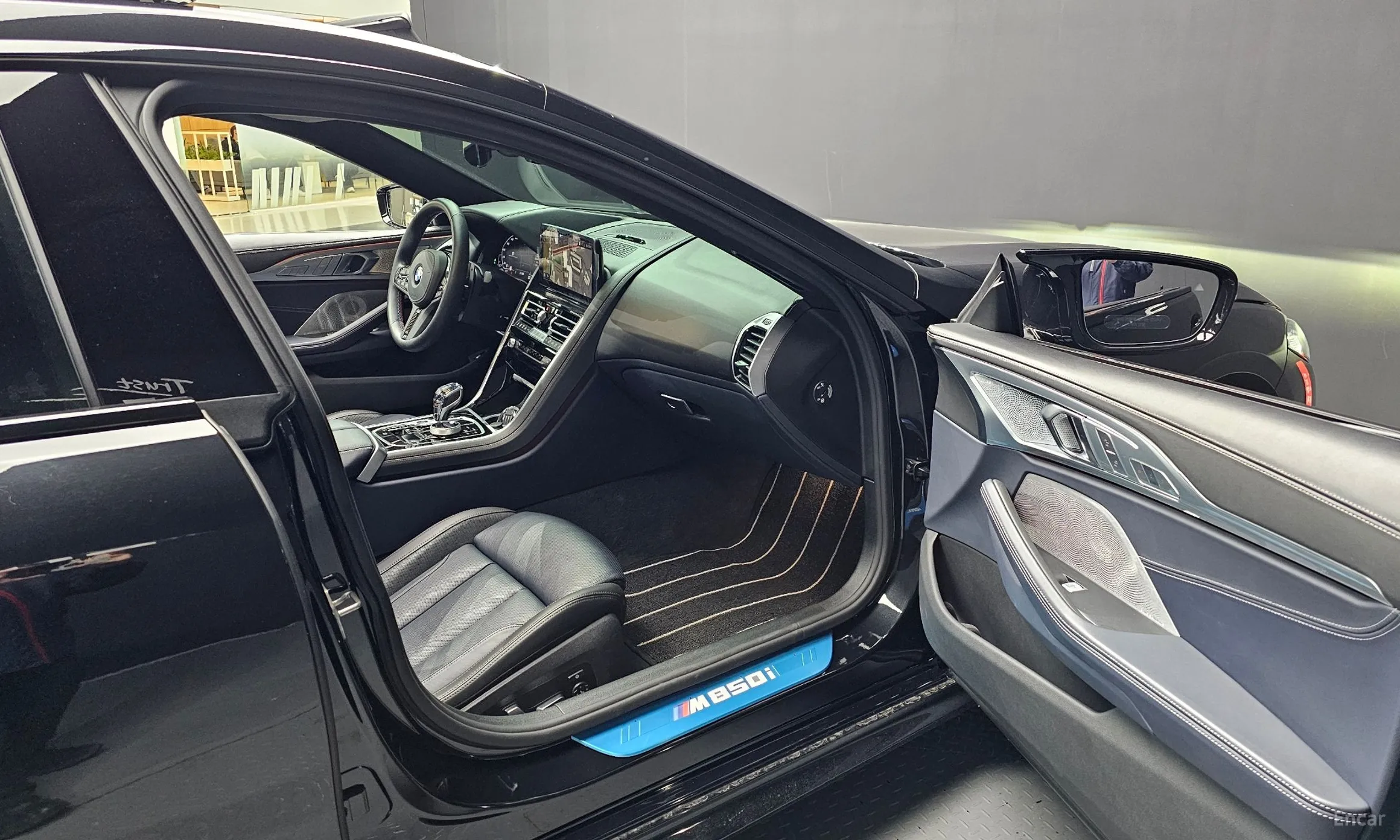 BMW 8-series (G15) превью 11
