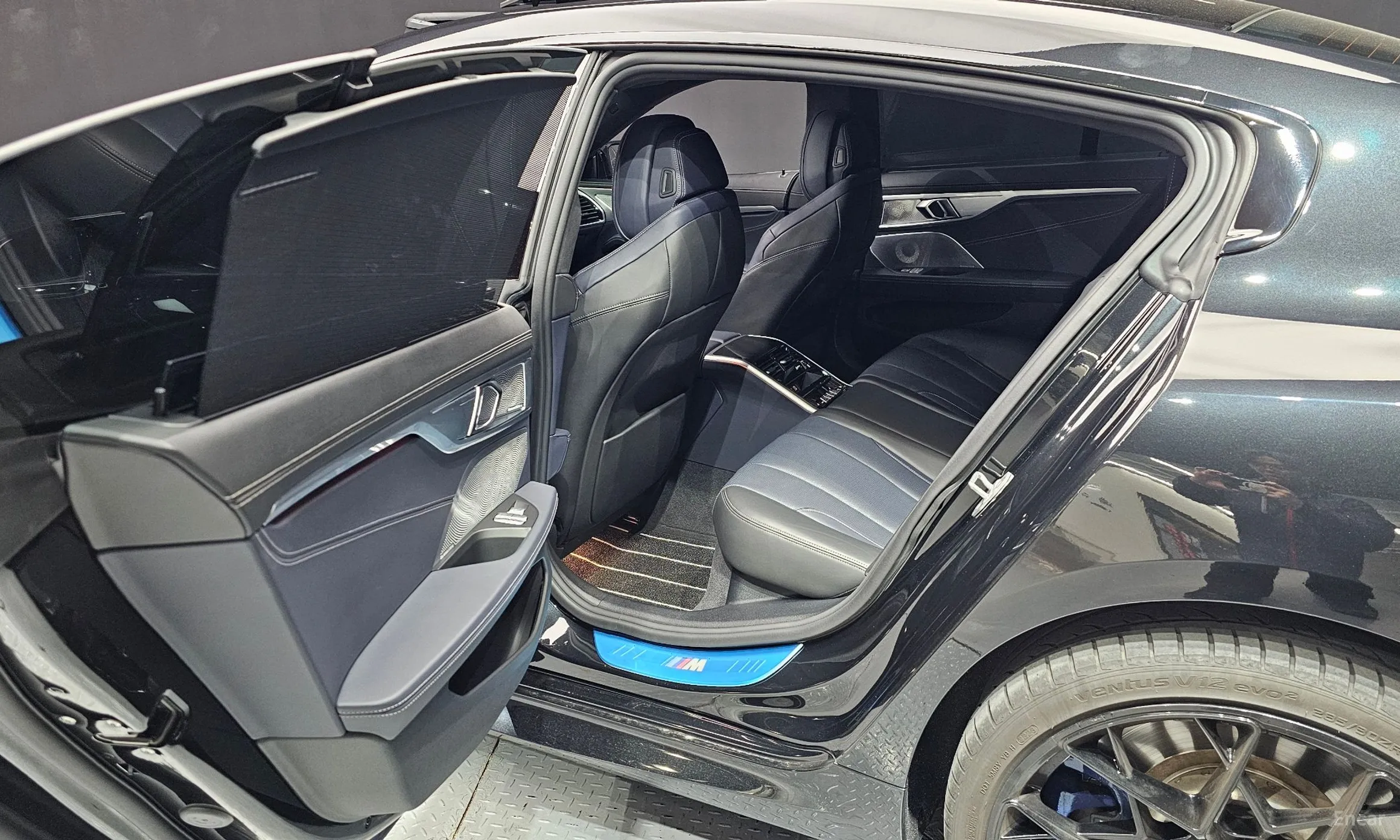 BMW 8-series (G15) превью 12