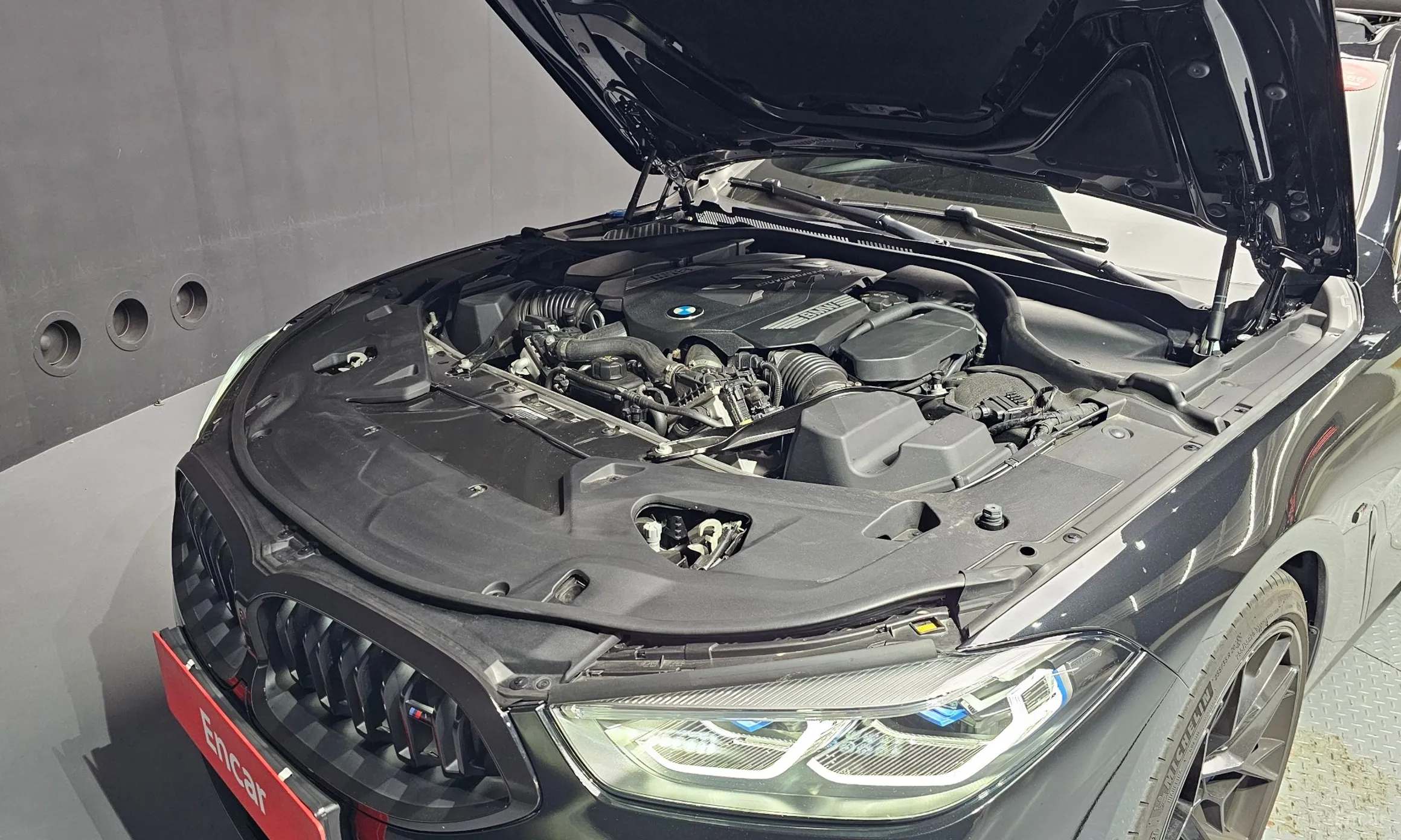 BMW 8-series (G15) превью 6