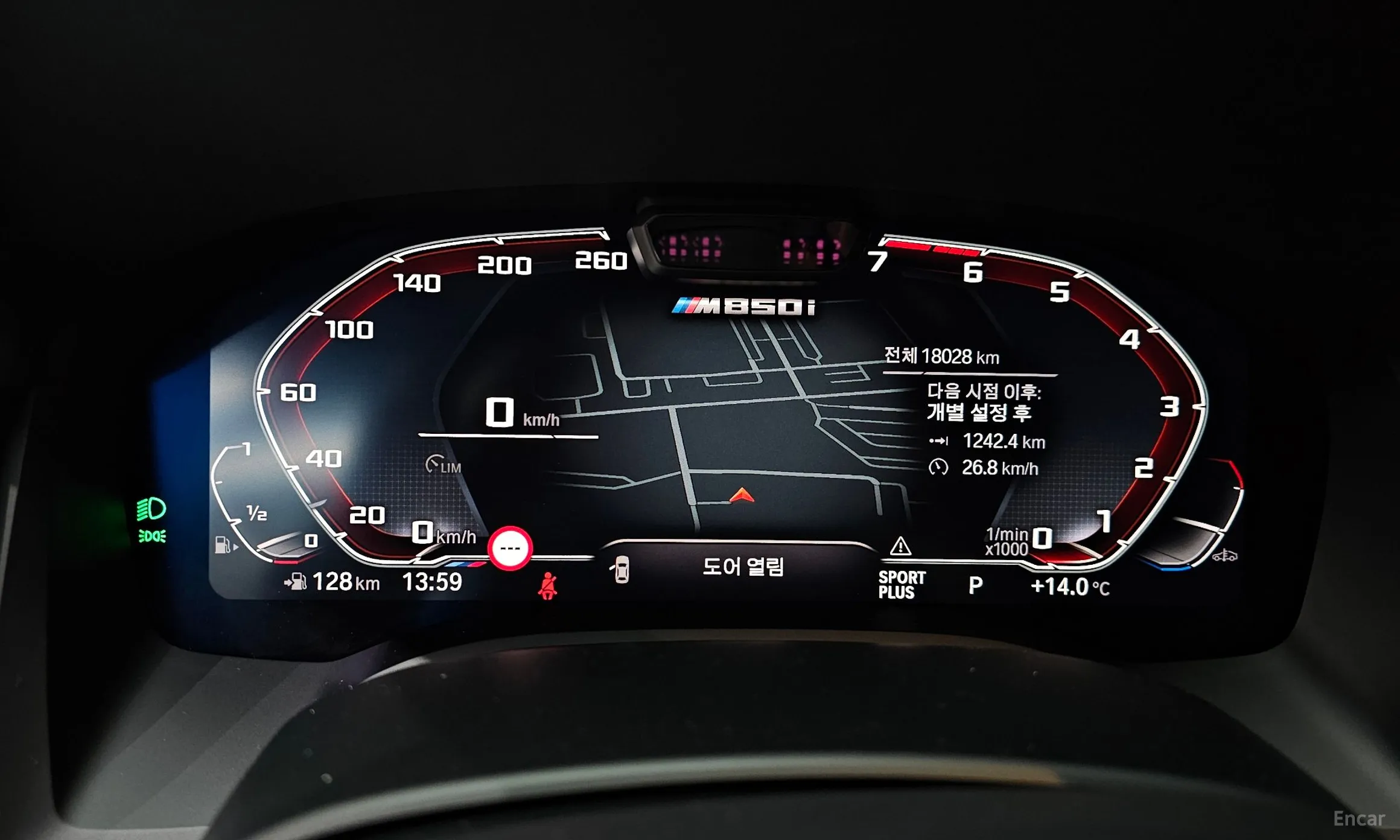 BMW 8-series (G15) превью 8
