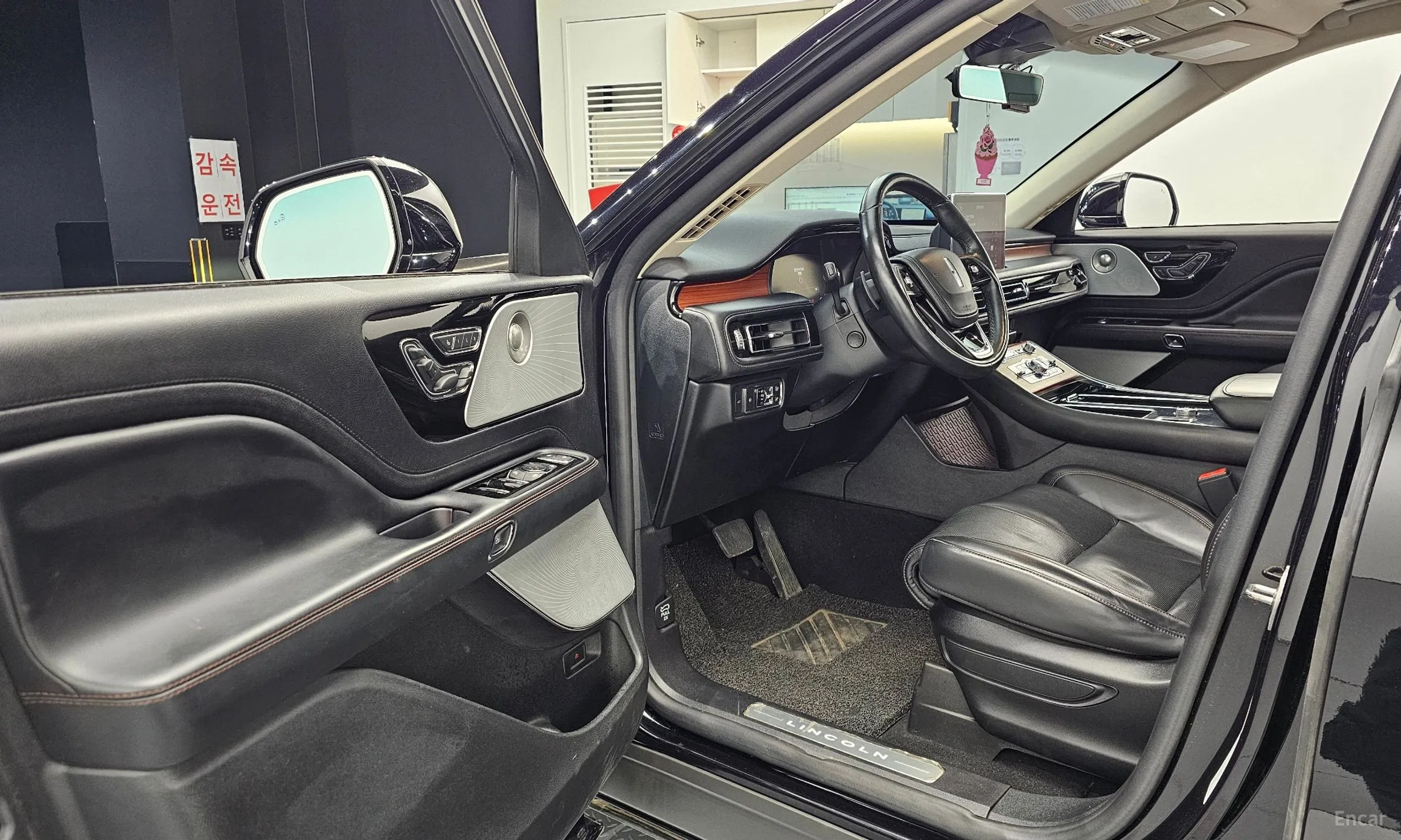 Lincoln Aviator 2nd Generation превью 11