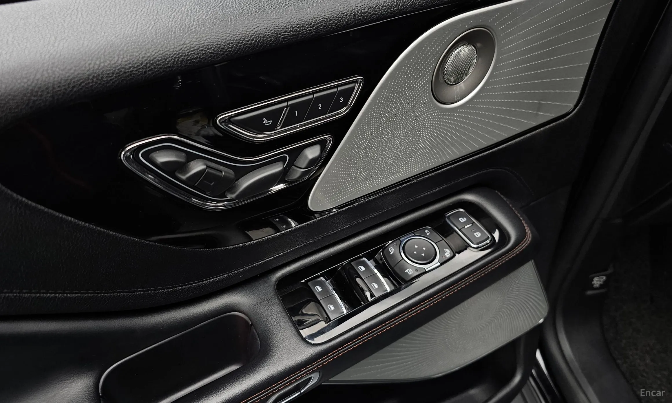 Lincoln Aviator 2nd Generation превью 16