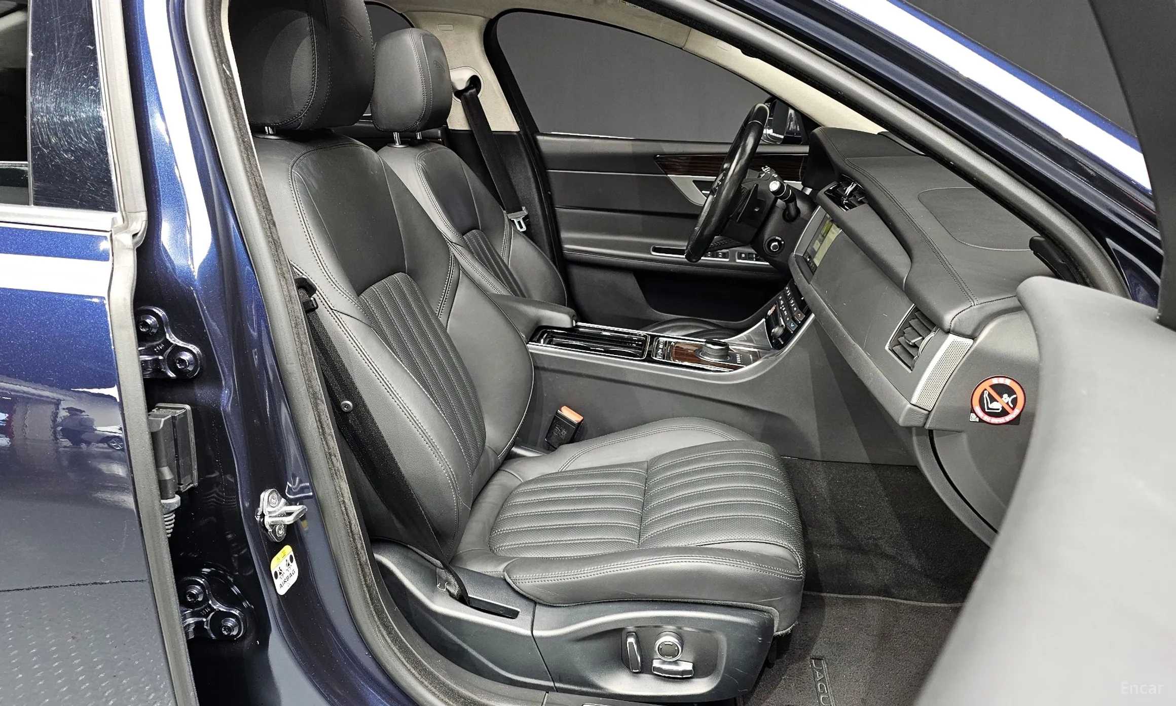 Jaguar XF (x260) превью 10