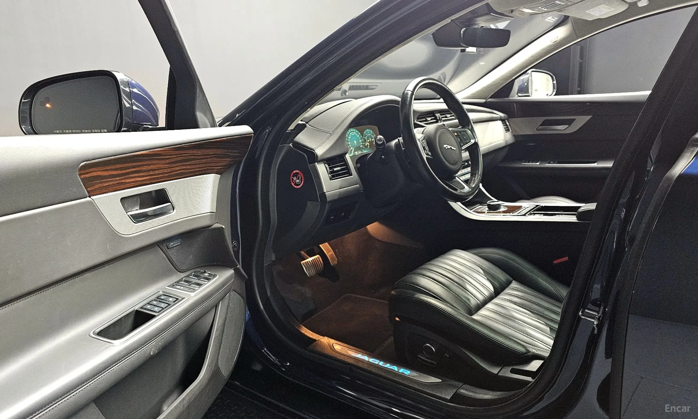 Jaguar XF (x260) превью 12