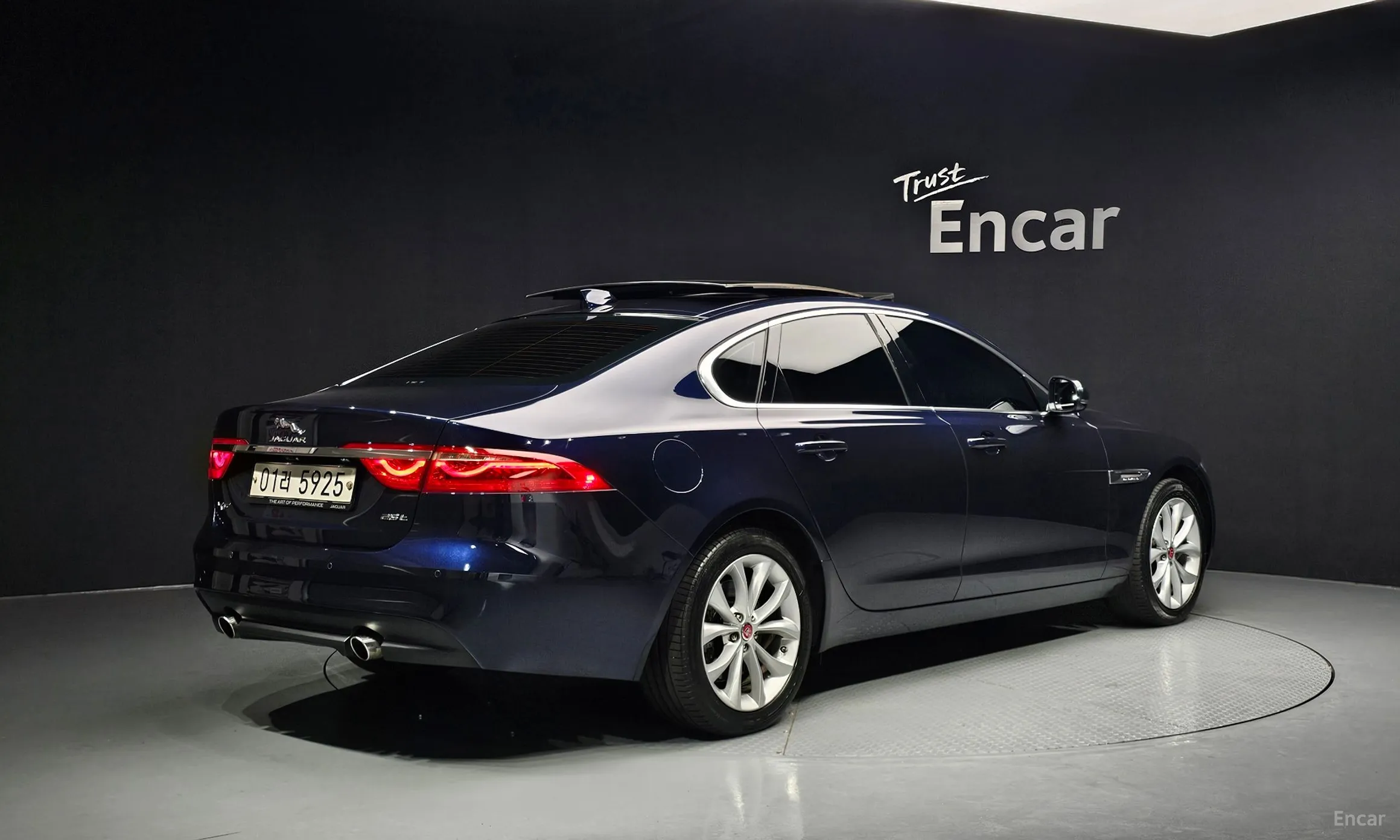 Jaguar XF (x260)