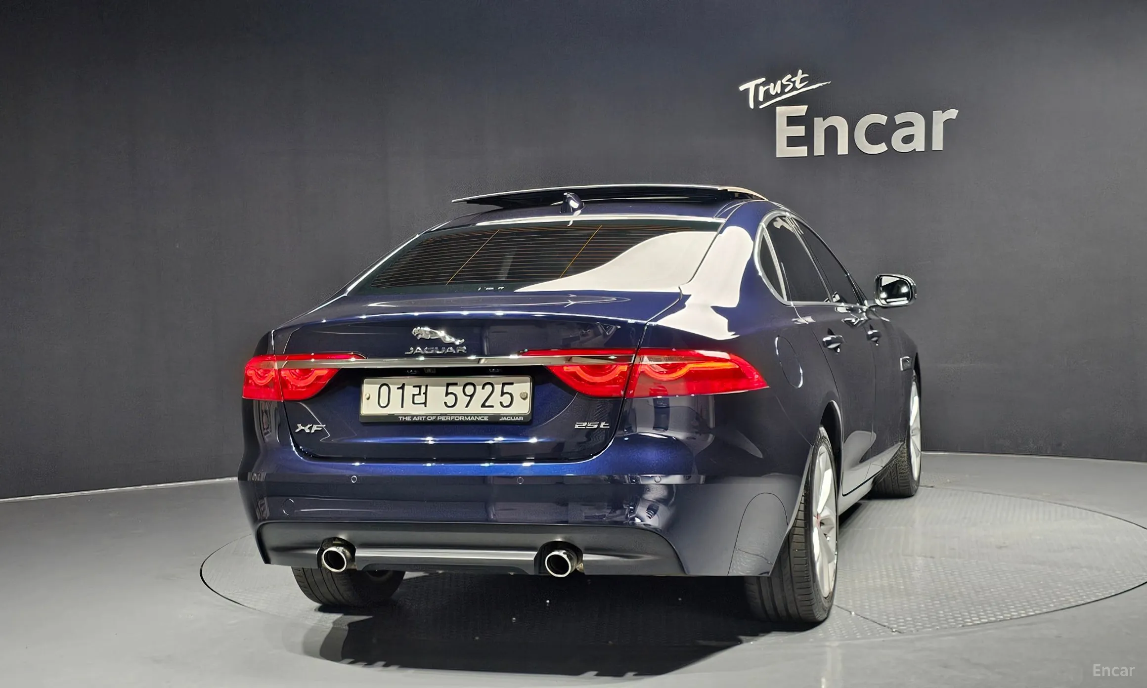 Jaguar XF (x260) превью 4