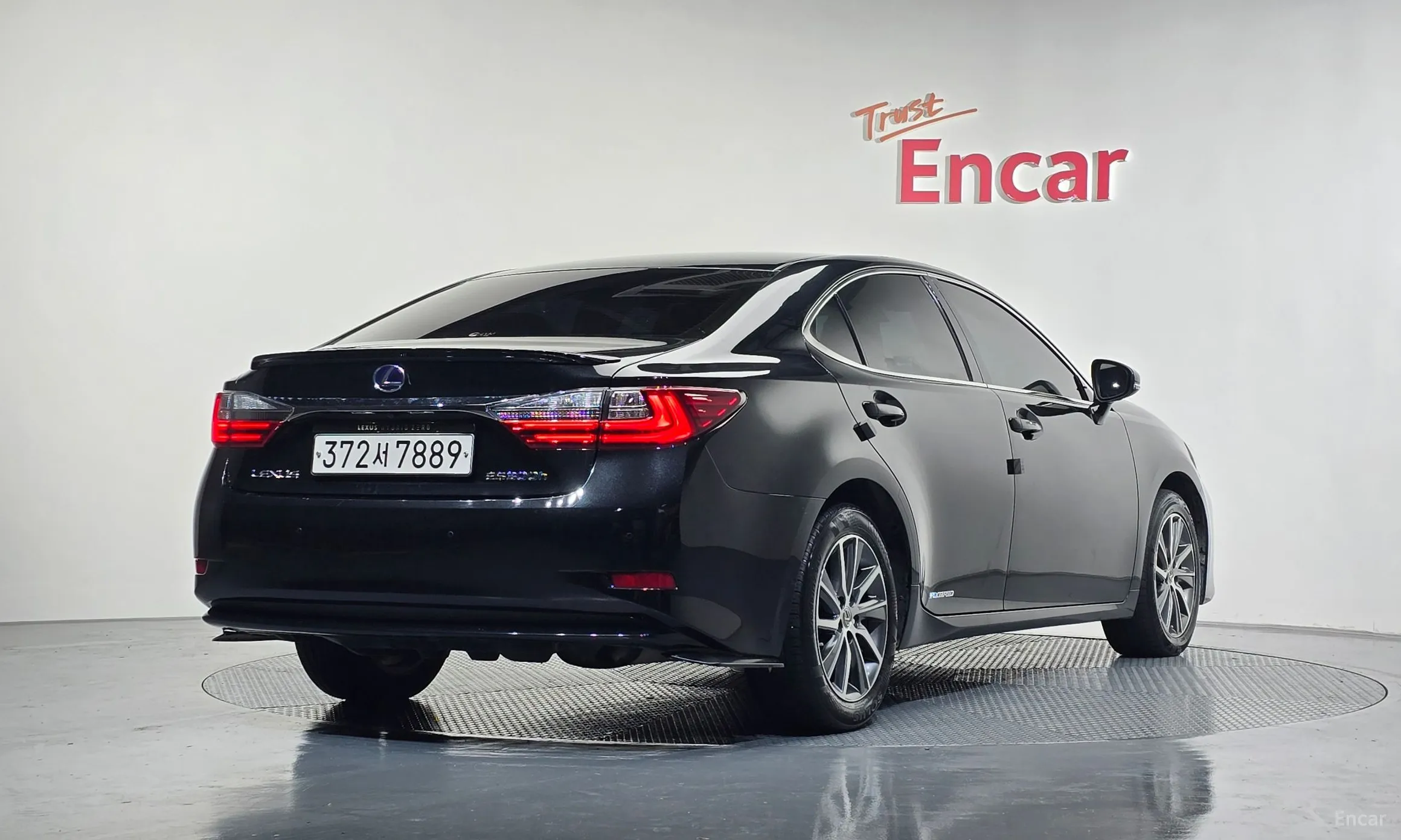 Lexus New ES300h