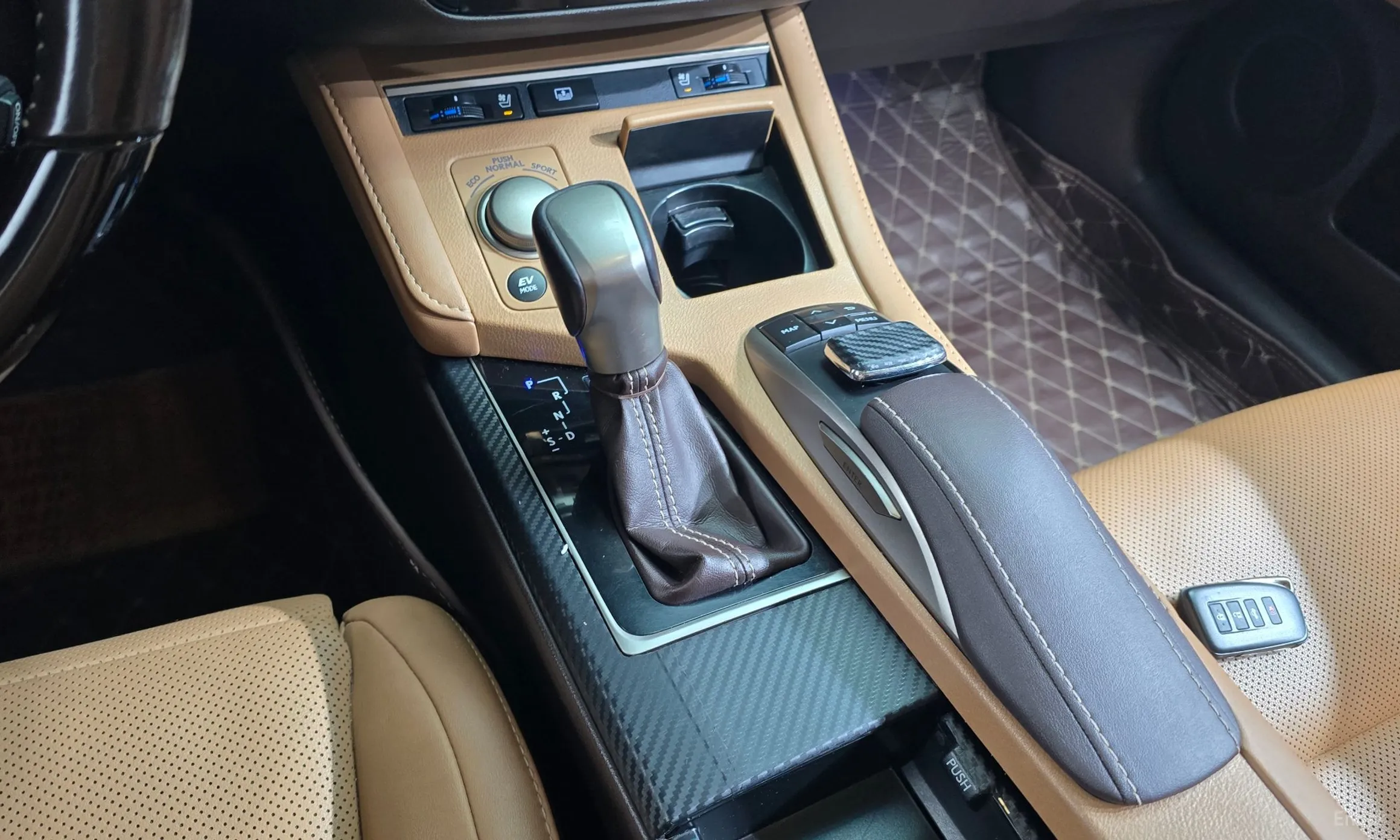 Lexus New ES300h превью 9