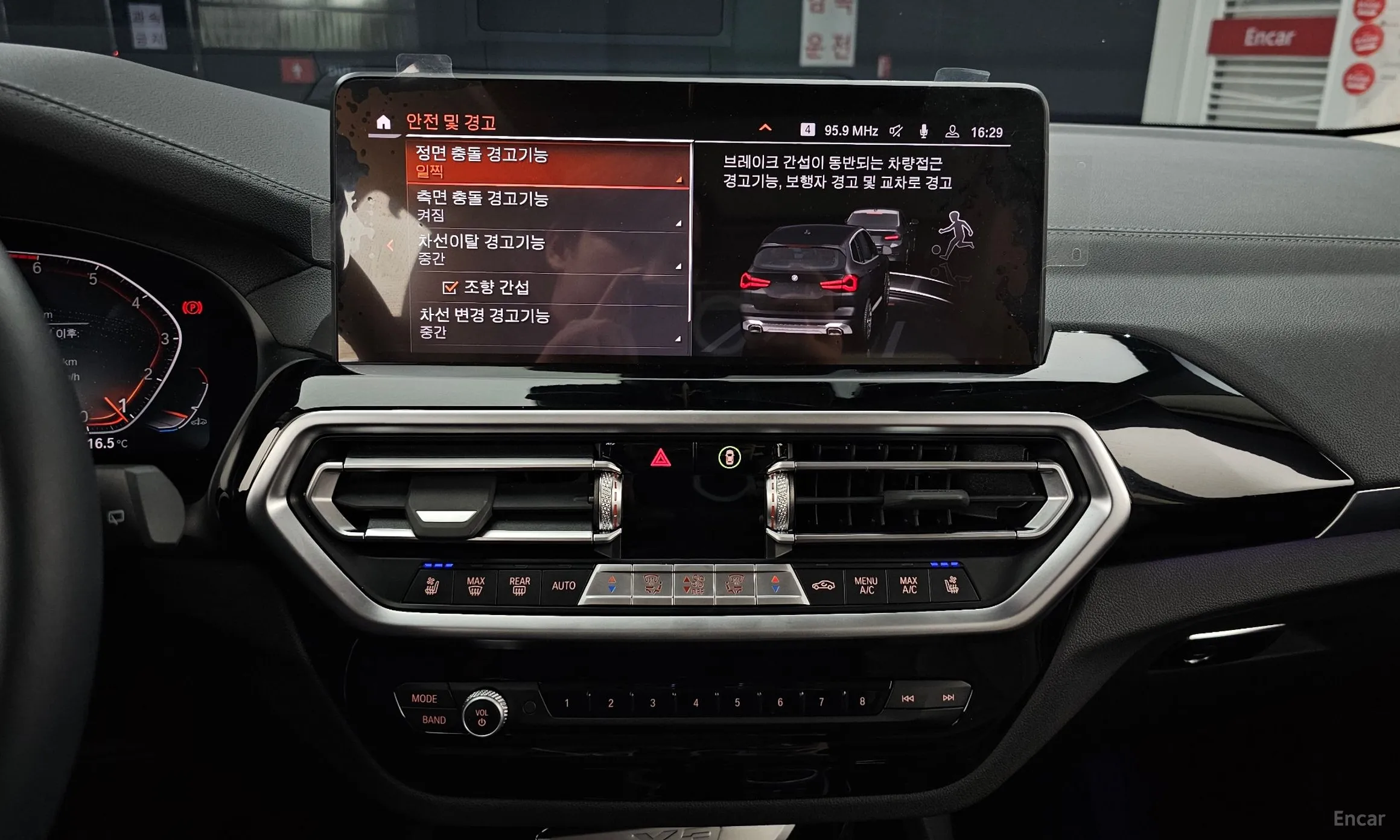 BMW X3 (G01) превью 14