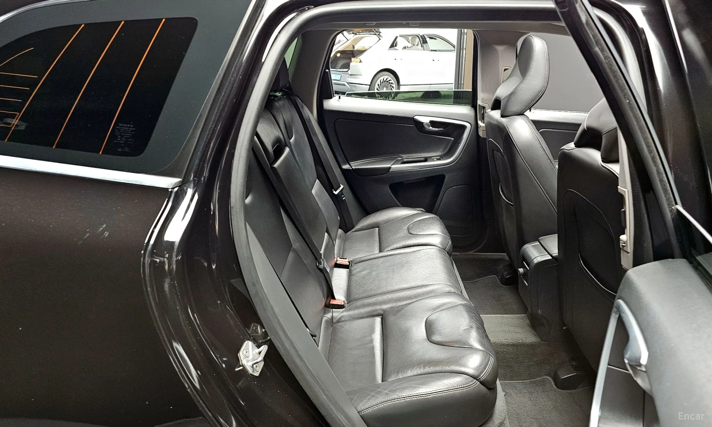 Volvo XC60 превью 11