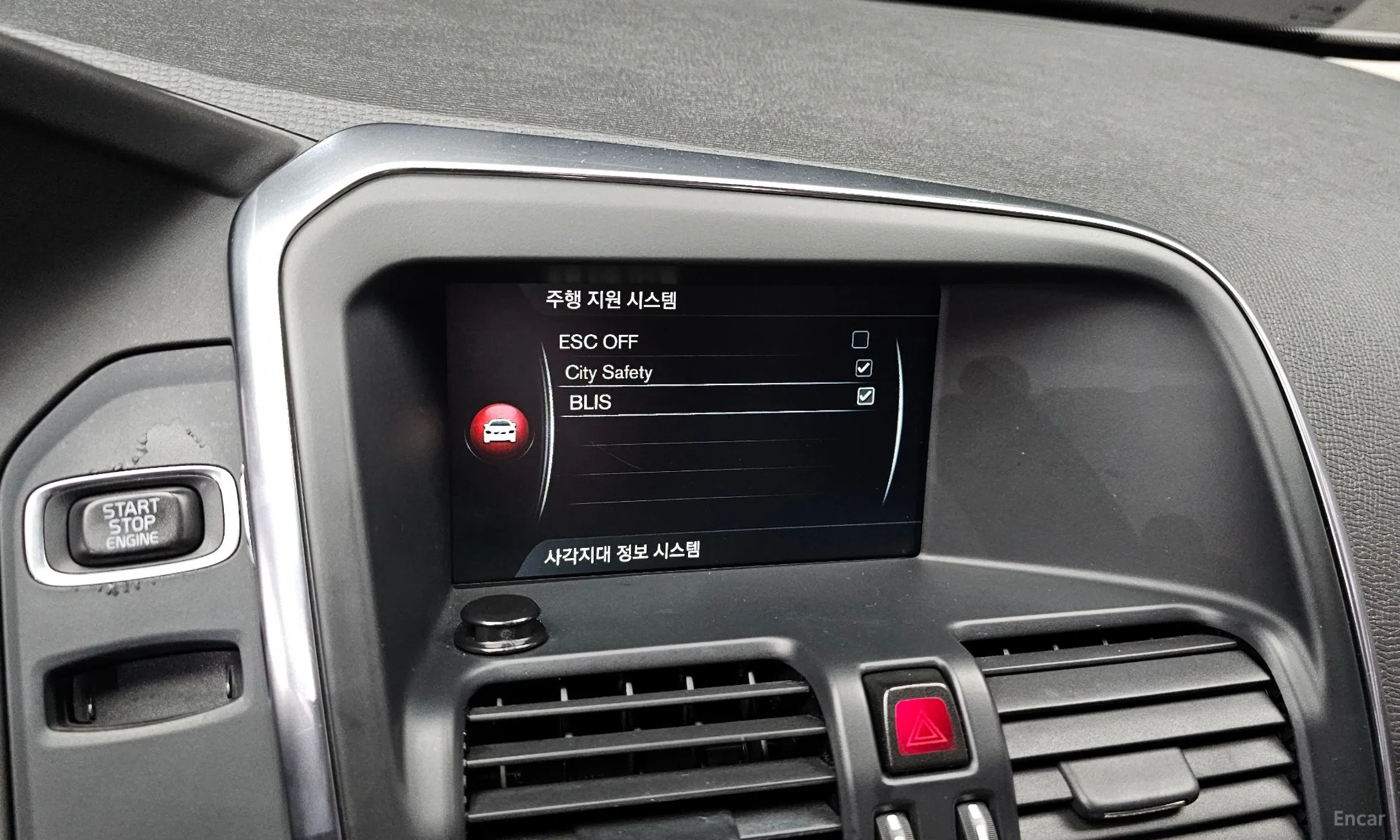 Volvo XC60 превью 16