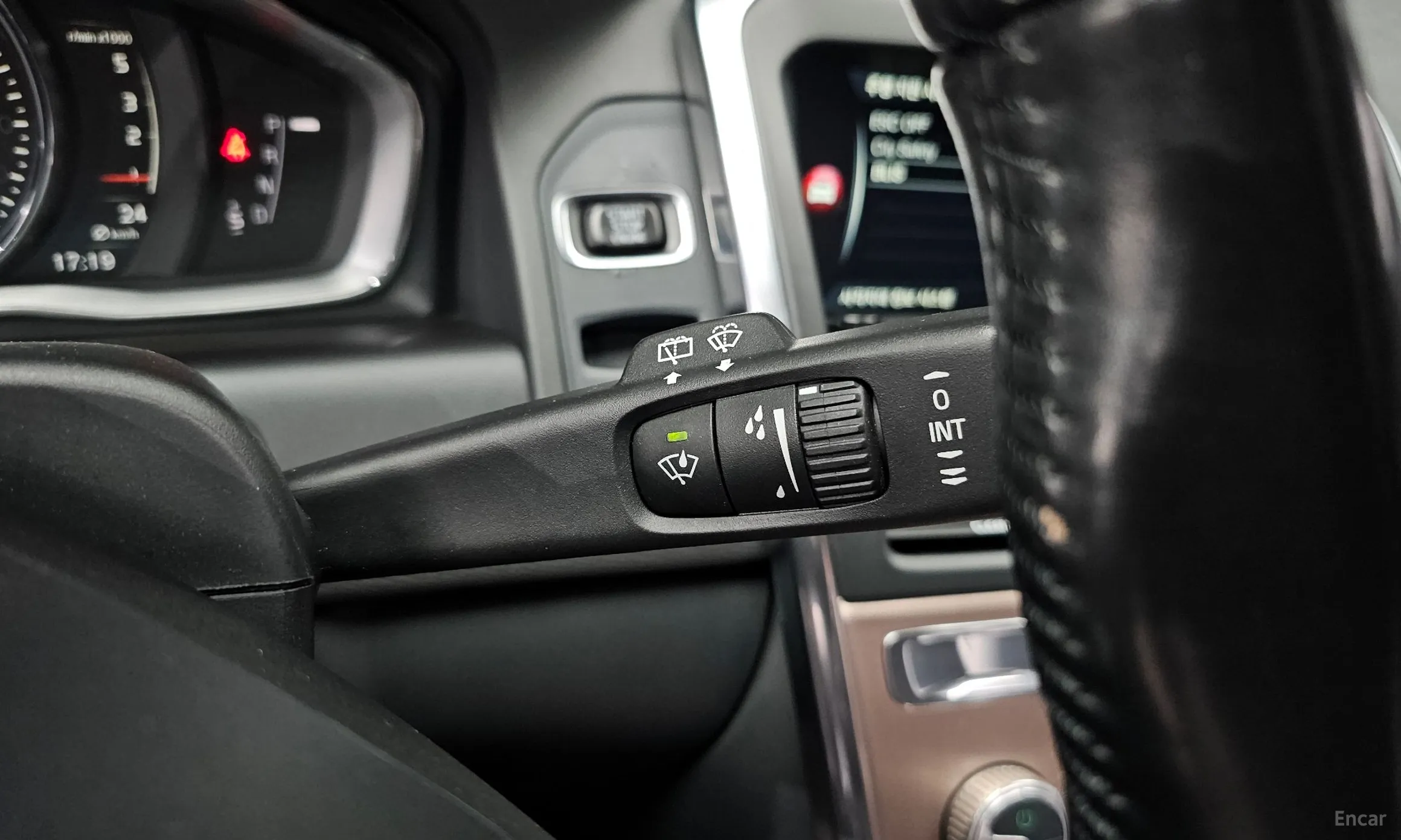 Volvo XC60 превью 17