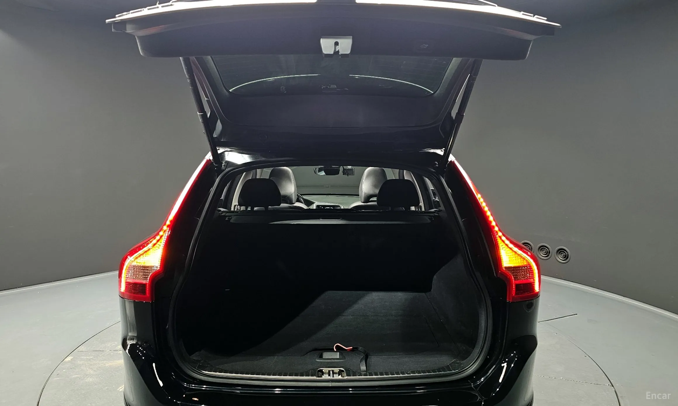 Volvo XC60 превью 20
