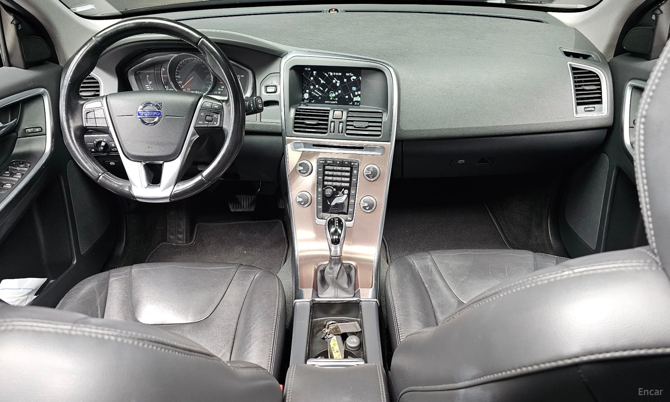 Volvo XC60 превью 7