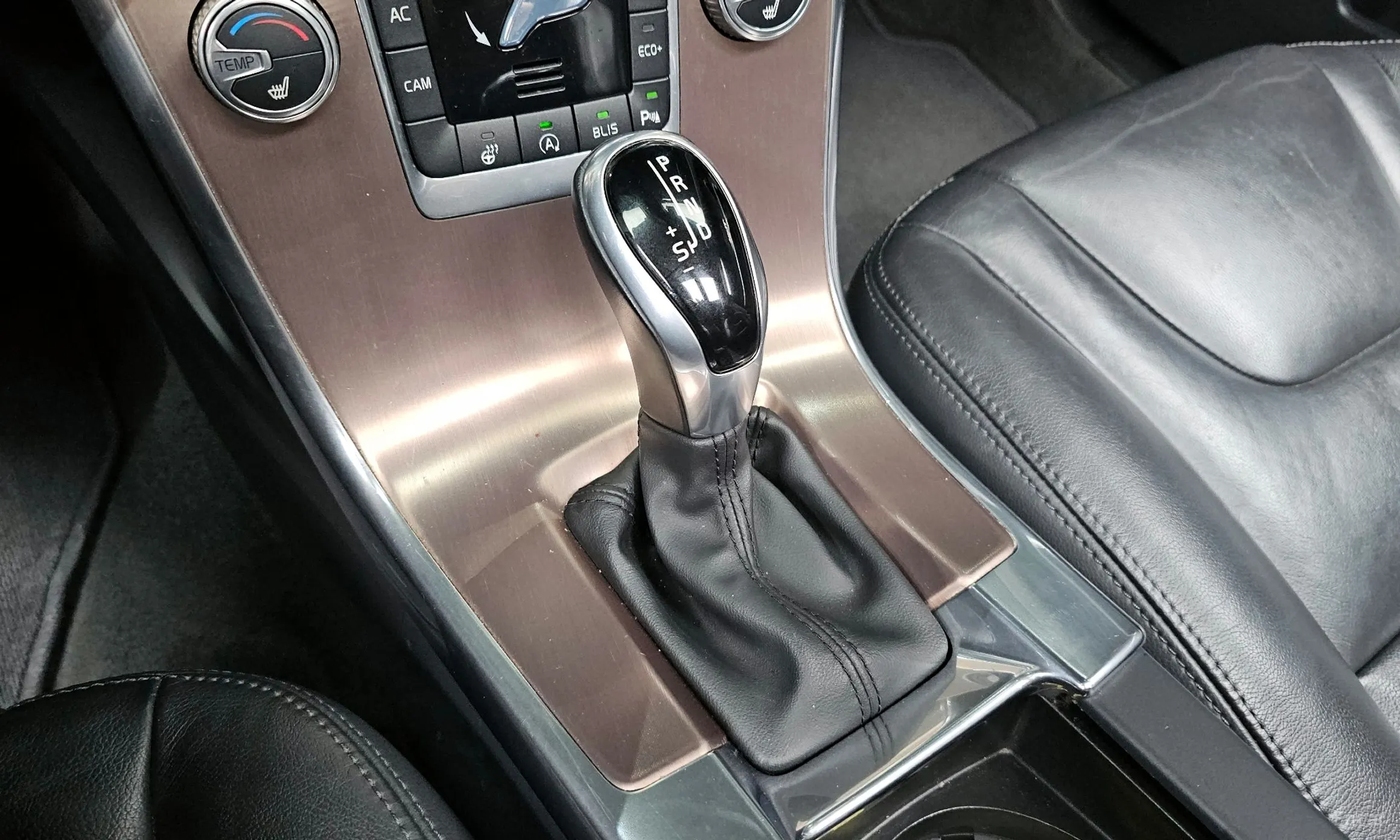 Volvo XC60 превью 9