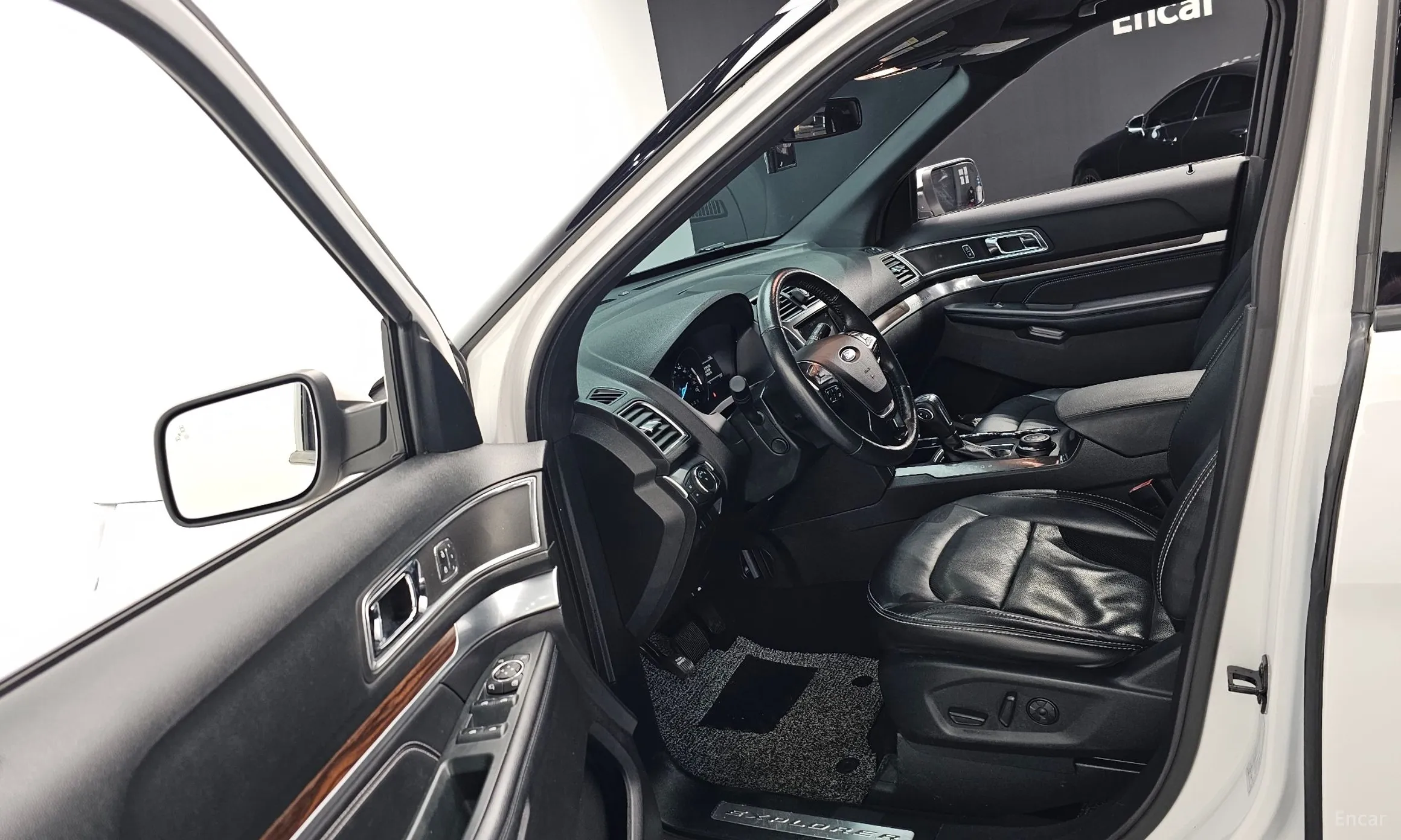 Ford Explorer превью 10