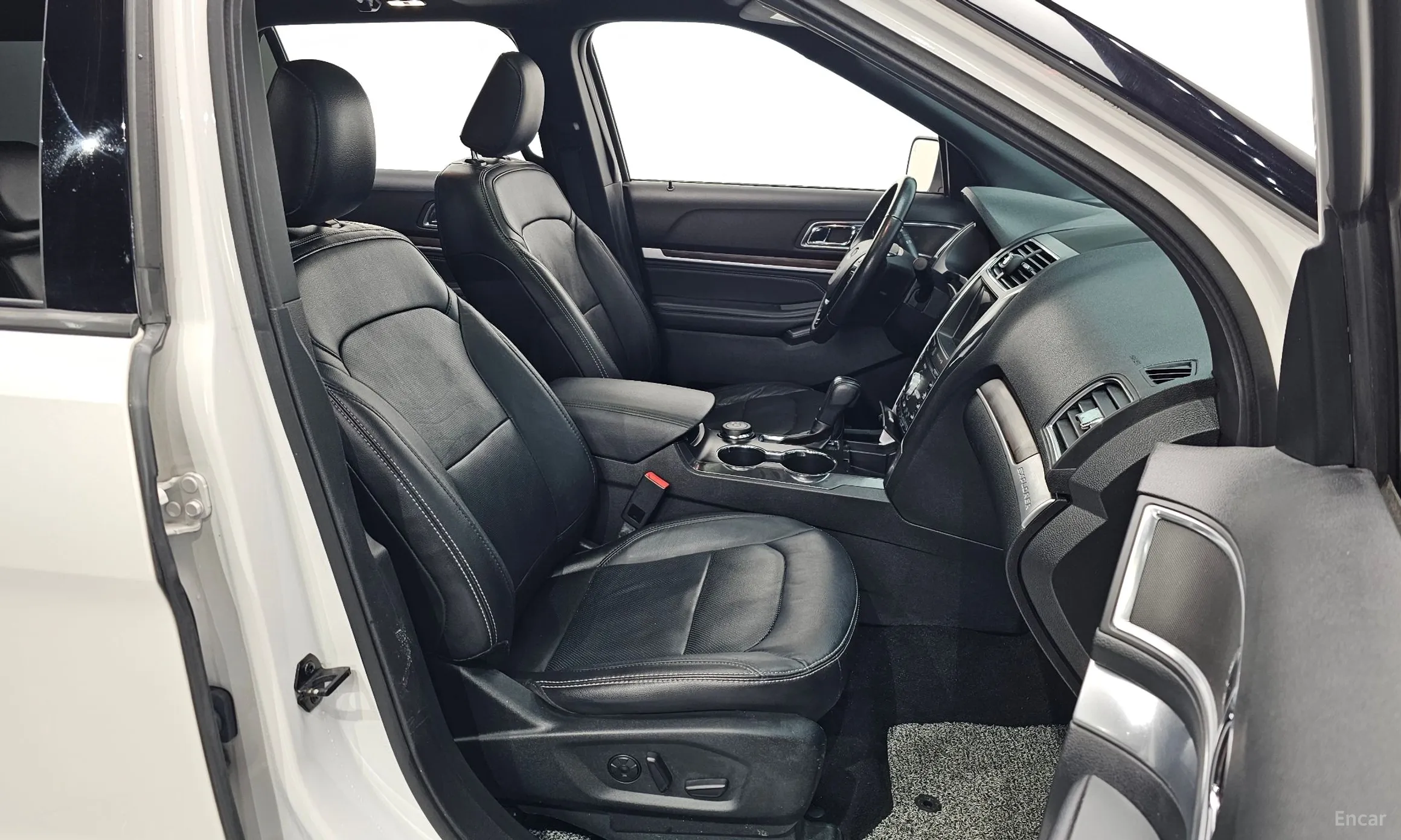Ford Explorer превью 12
