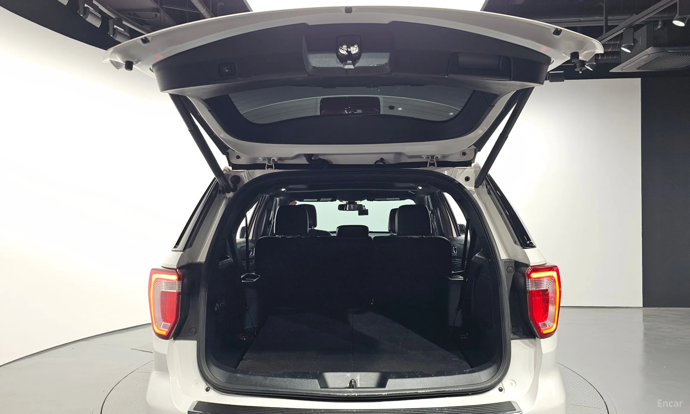 Ford Explorer превью 20