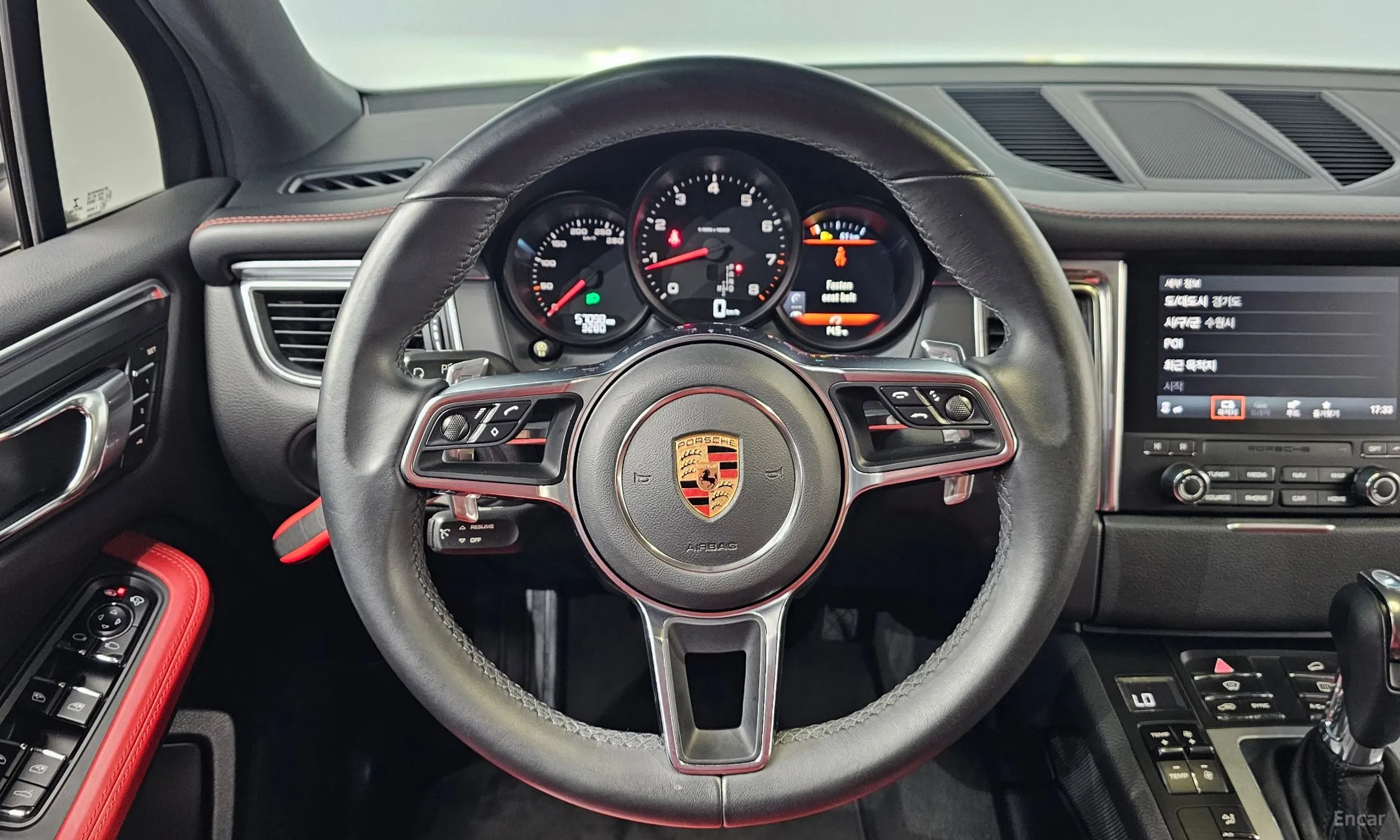 Porsche Macan превью 13