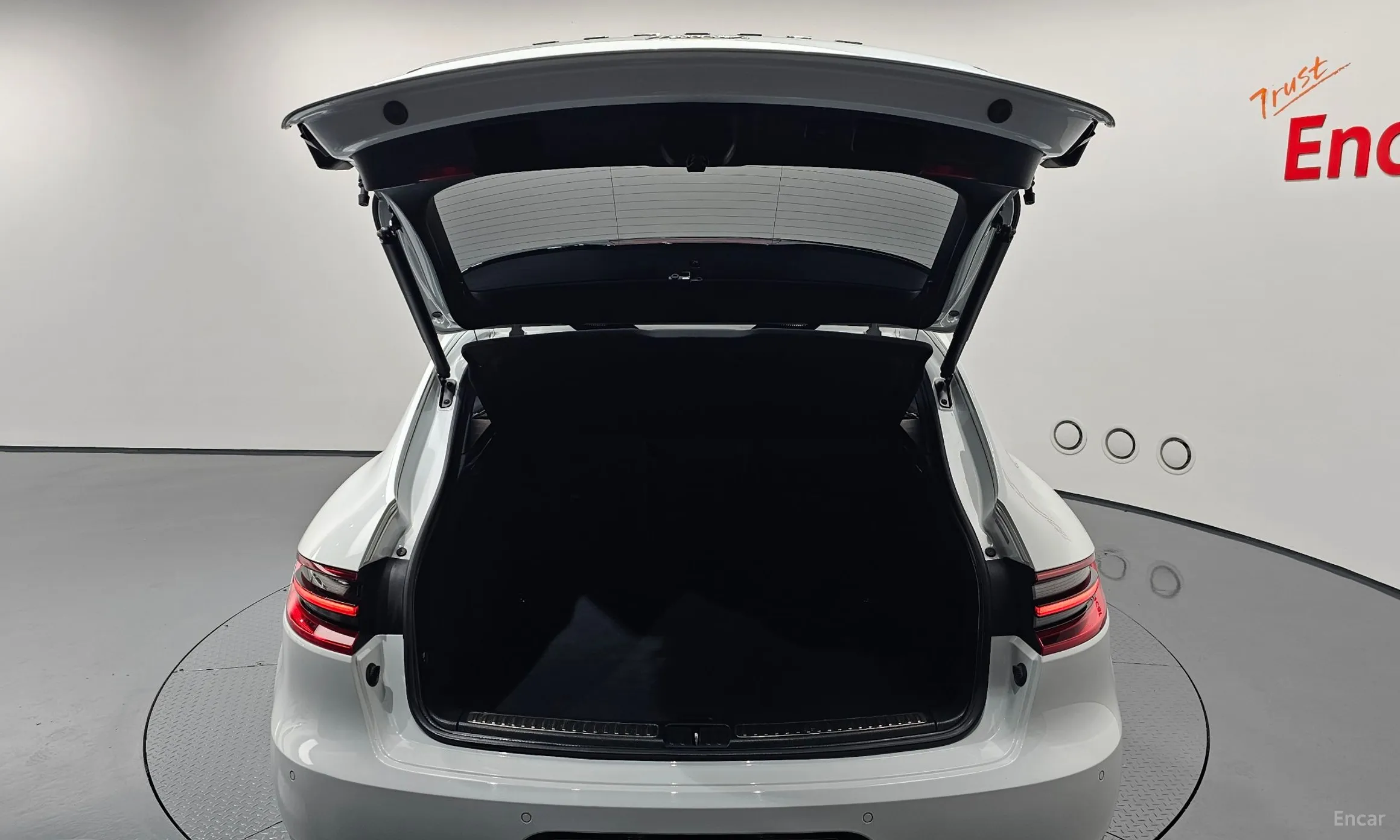 Porsche Macan превью 19