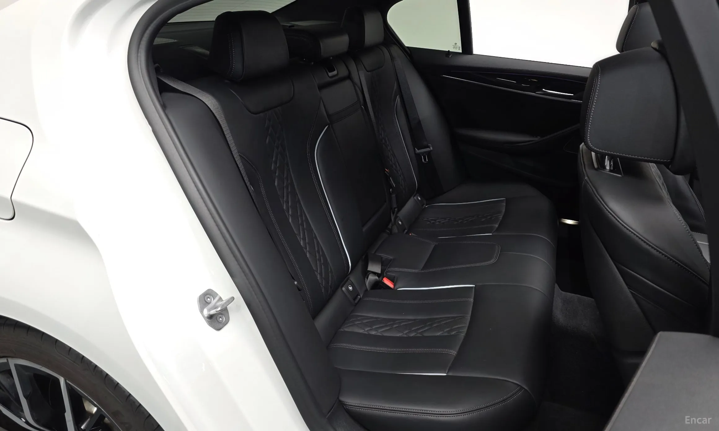 BMW 5 Series (G30) превью 11