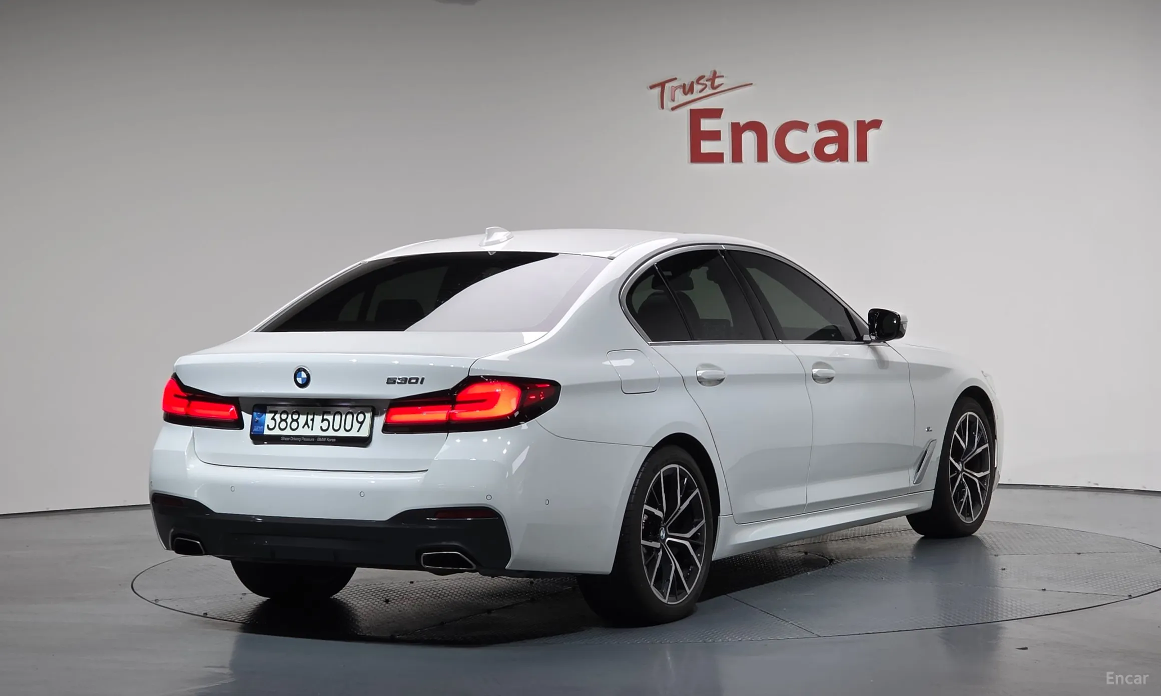 BMW 5 Series (G30) превью 2