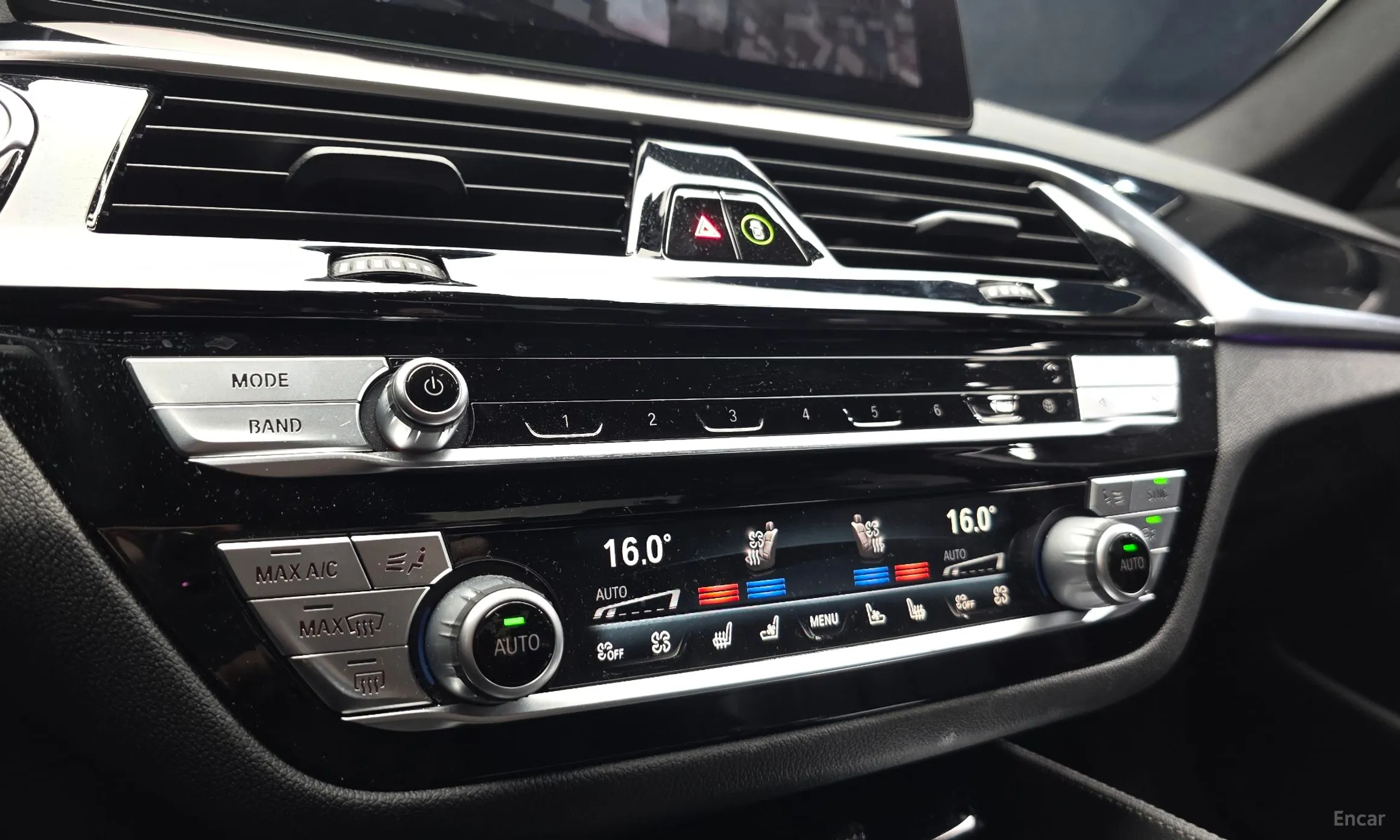 BMW 5 Series (G30) превью 17