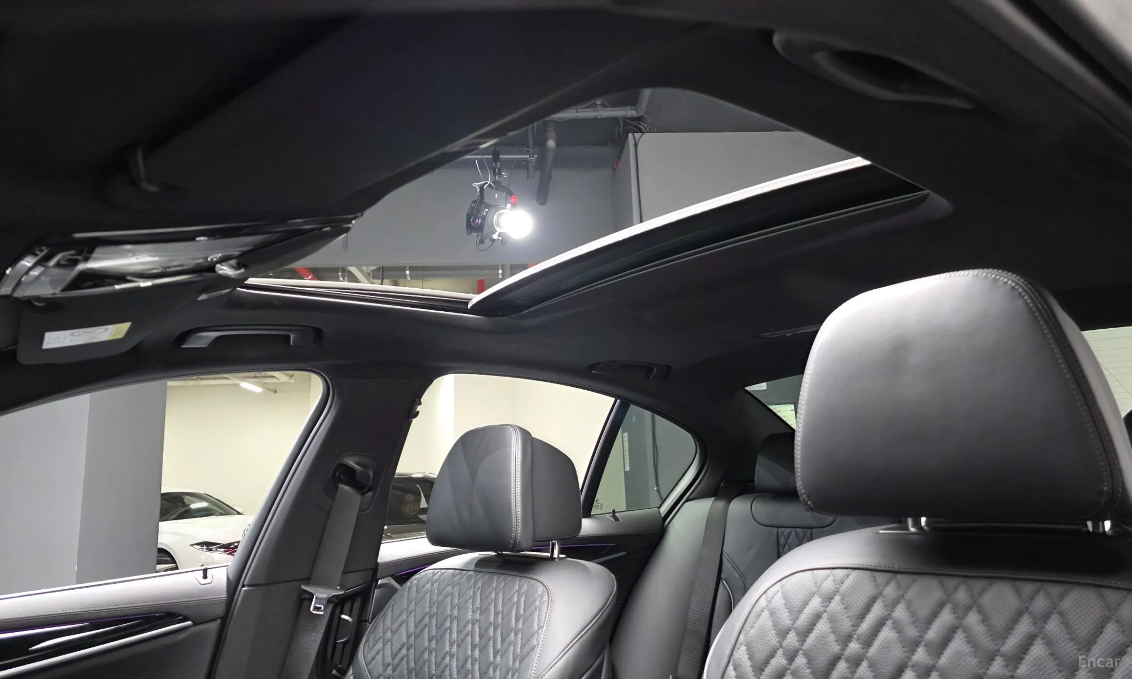 BMW 5 Series (G30) превью 18
