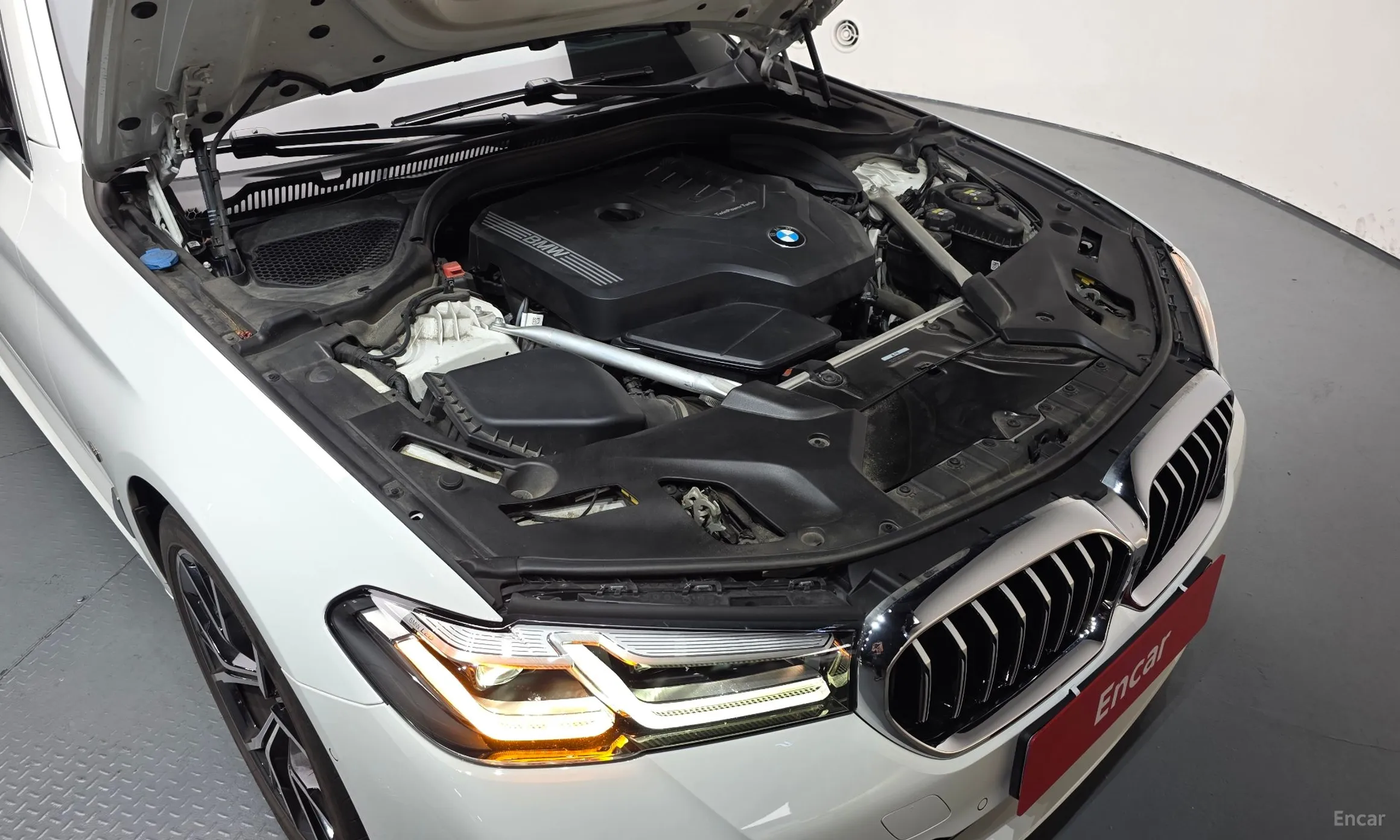 BMW 5 Series (G30) превью 6