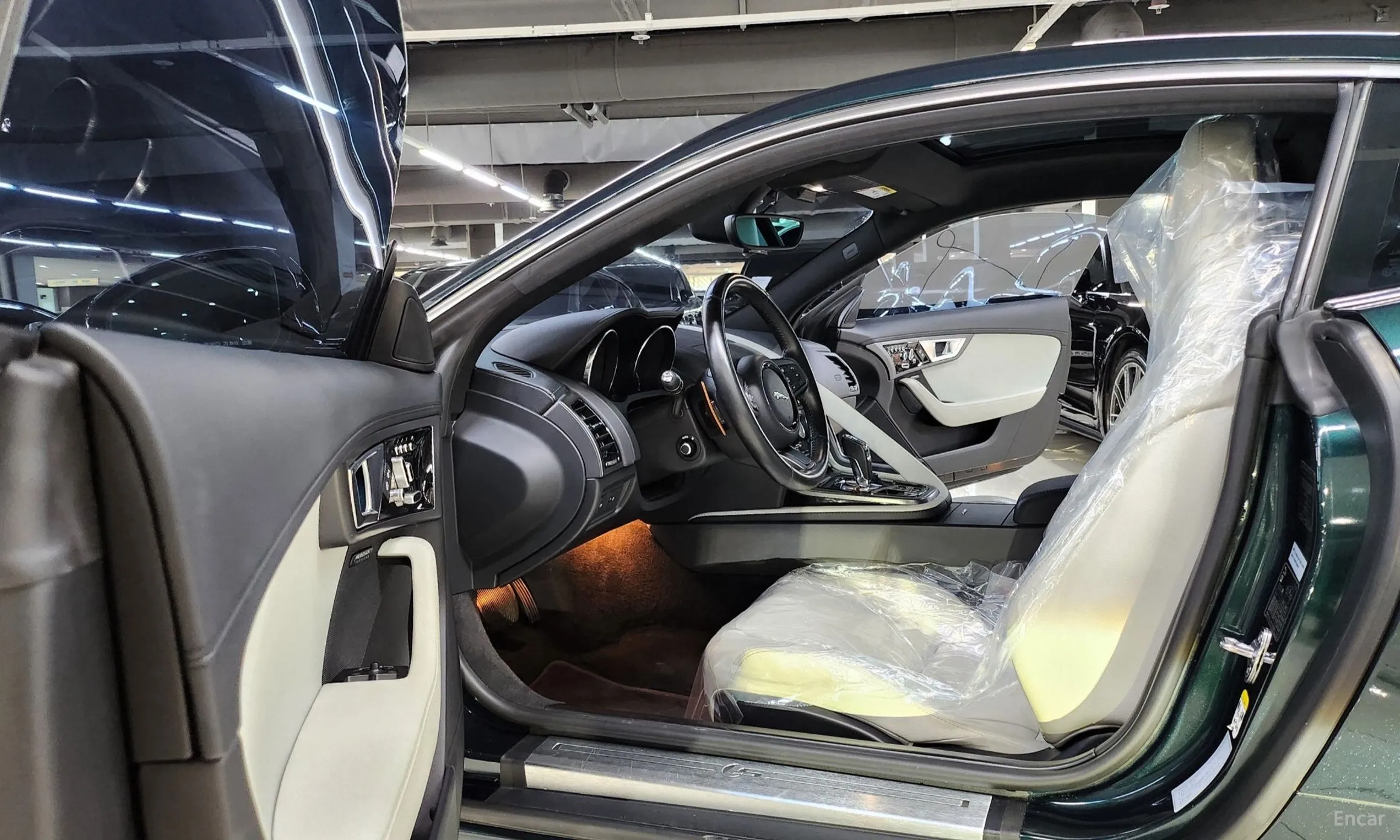 Jaguar F-TYPE превью 10