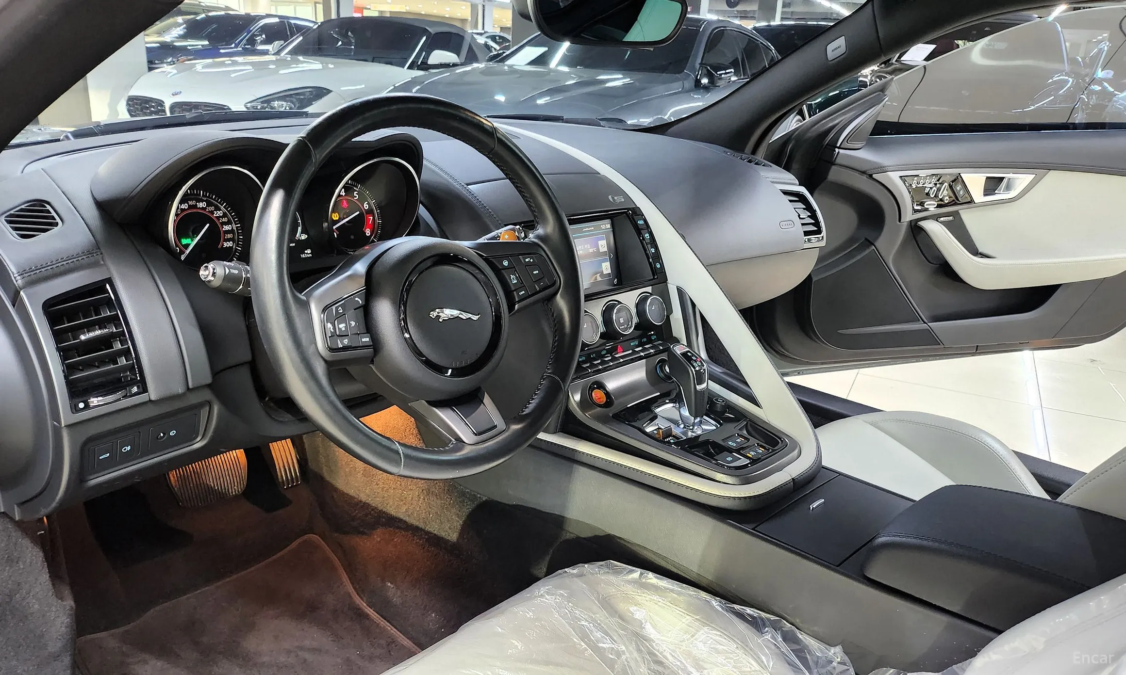 Jaguar F-TYPE превью 12