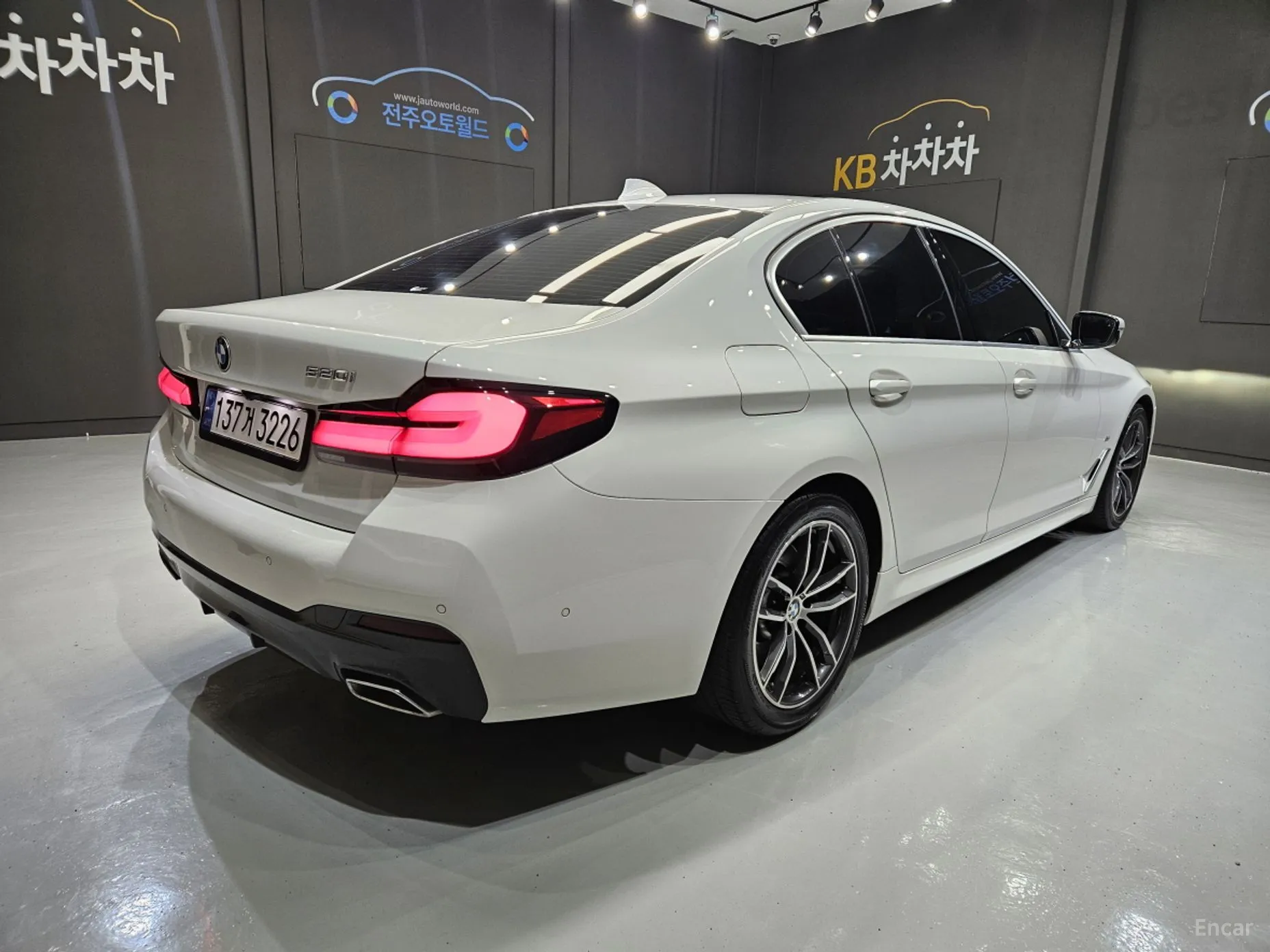 BMW 5 Series (G30) превью 2