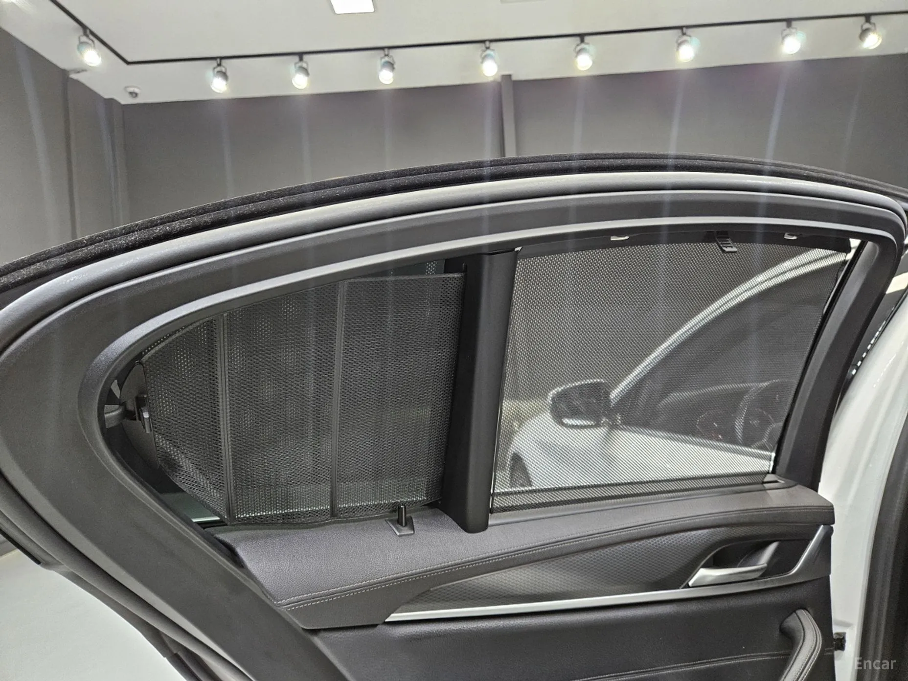 BMW 5 Series (G30) превью 18