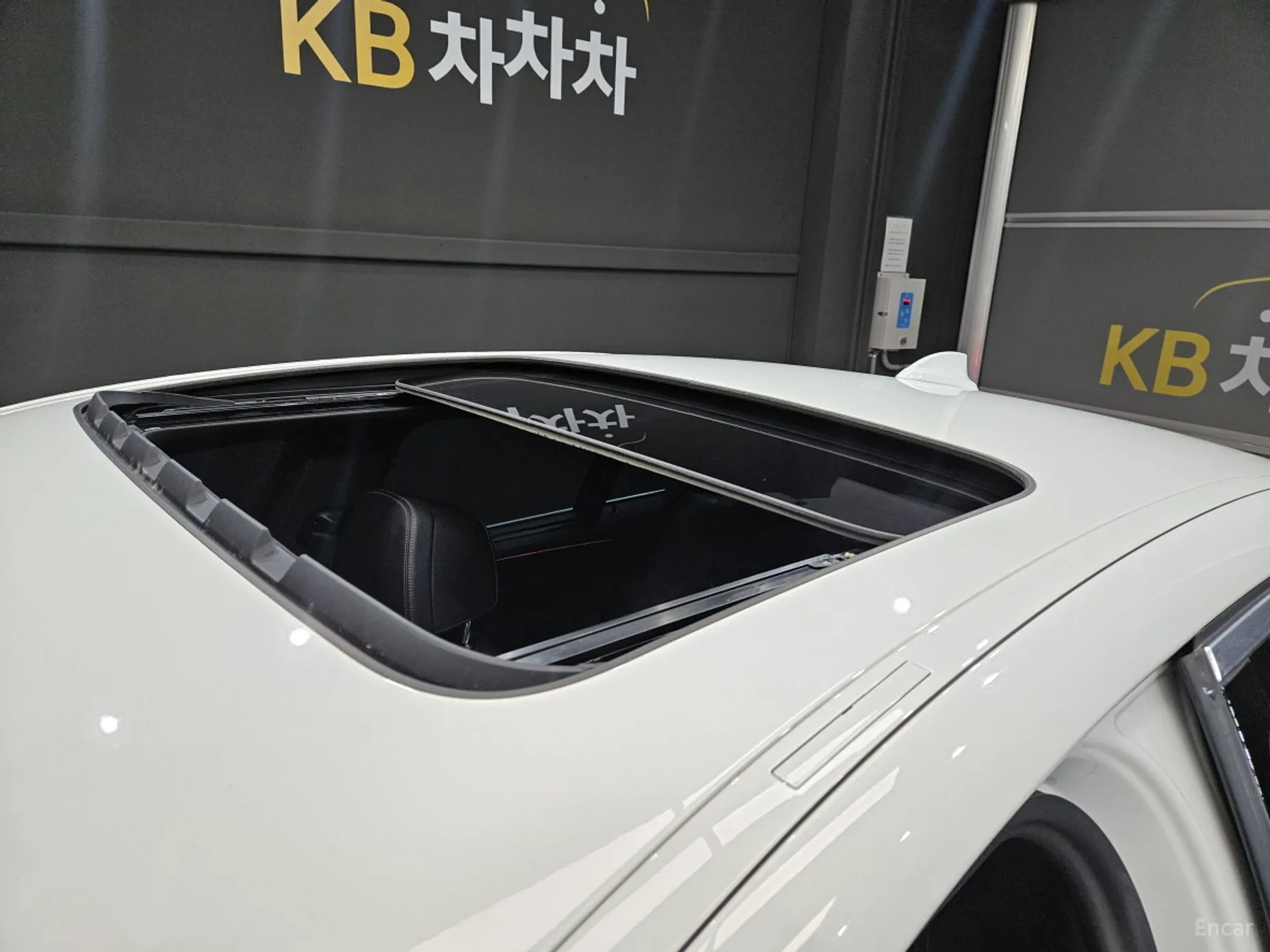 BMW 5 Series (G30) превью 20