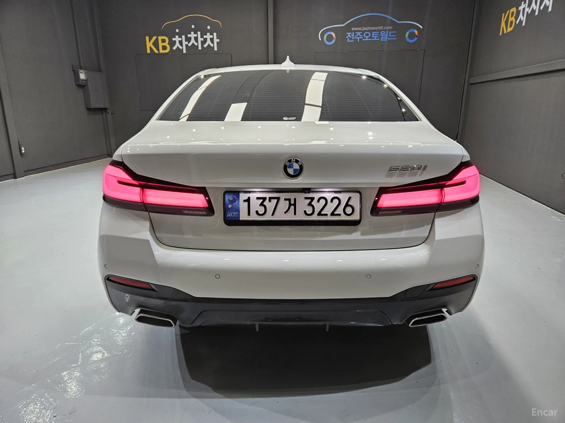 BMW 5 Series (G30) превью 4