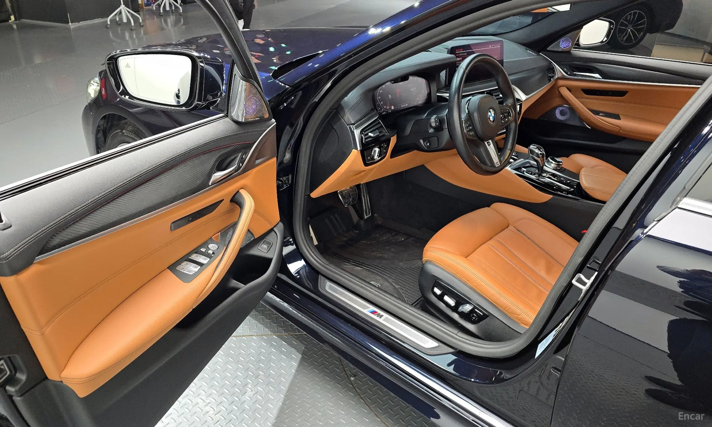 BMW 5 Series (G30) превью 10