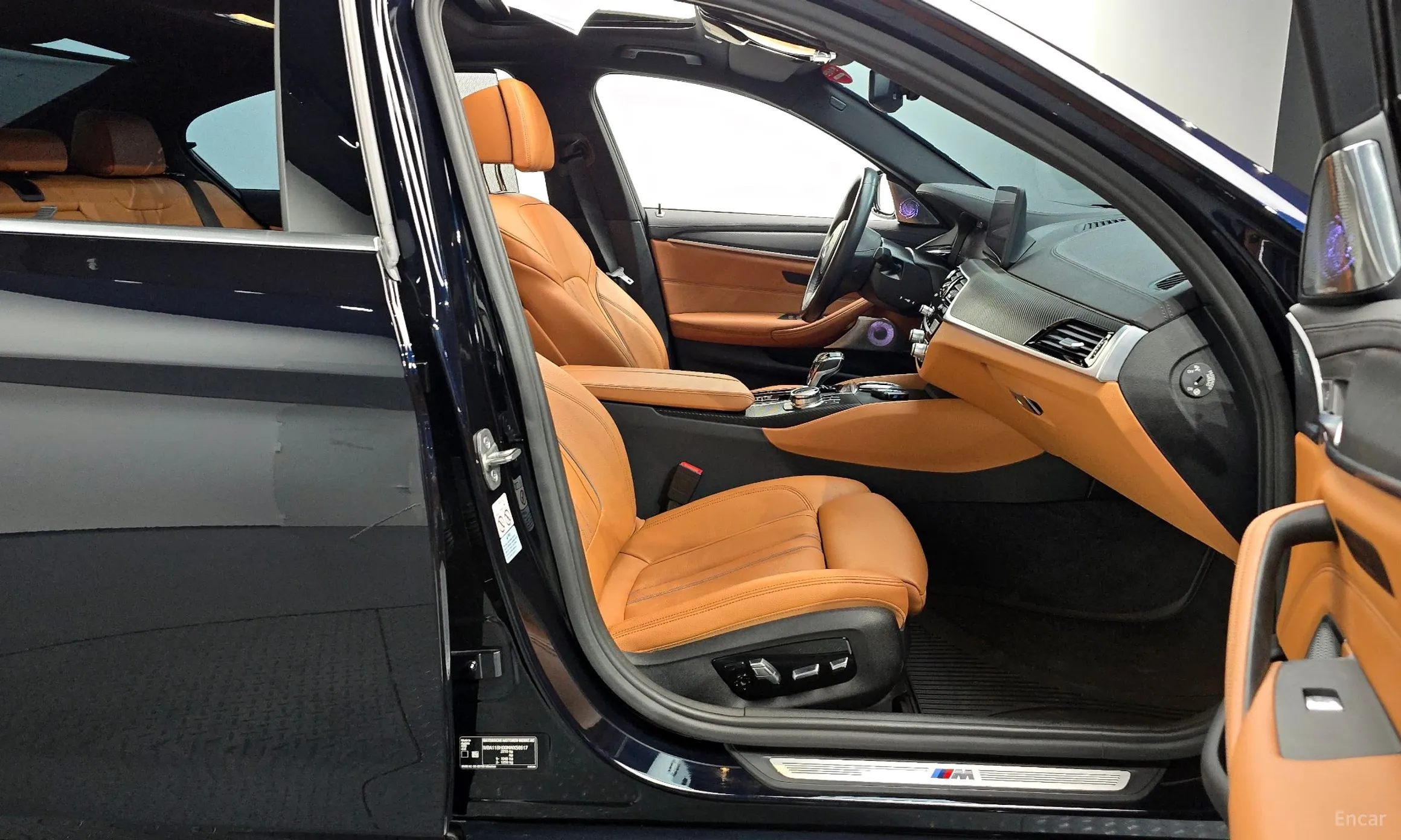 BMW 5 Series (G30) превью 11