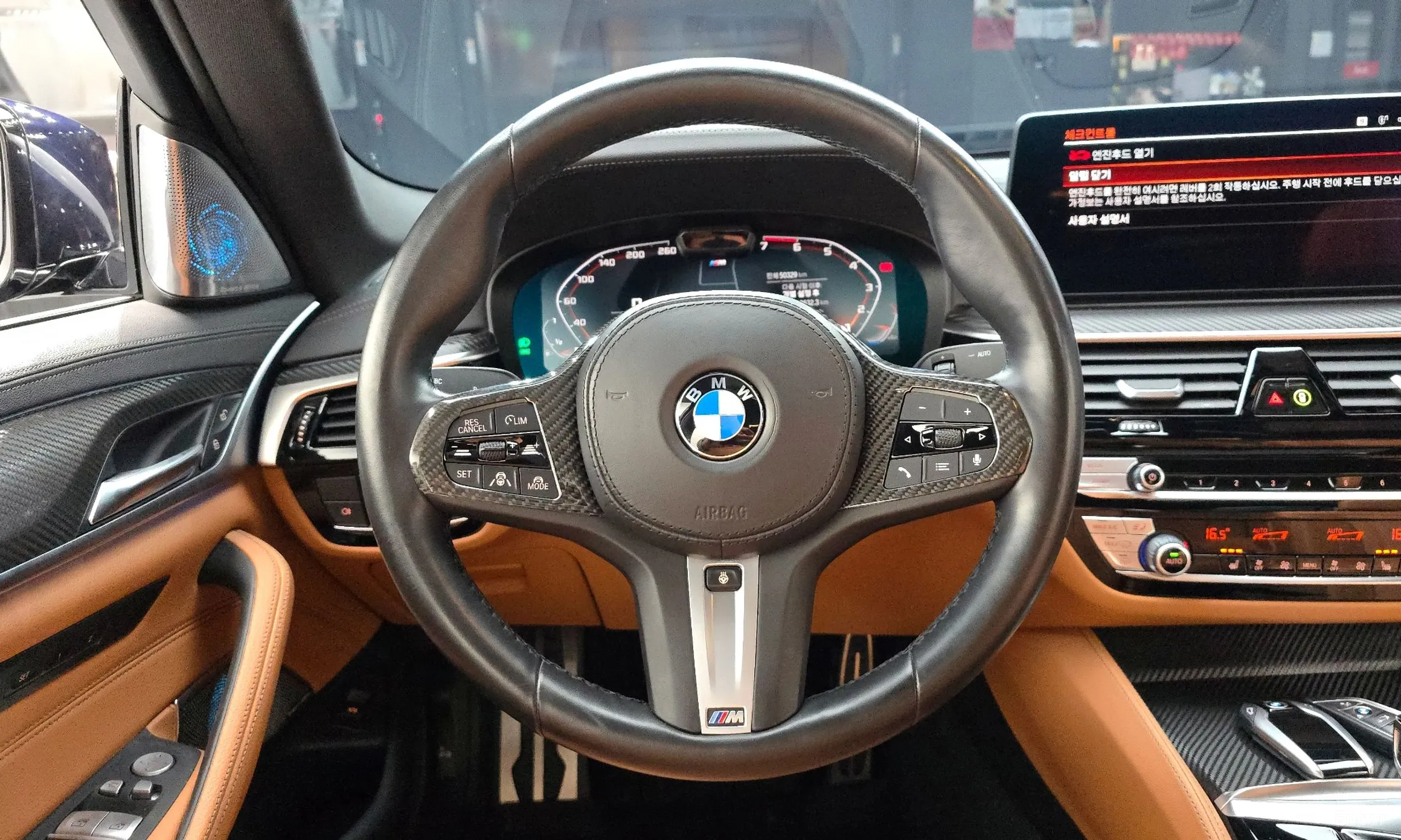 BMW 5 Series (G30) превью 13